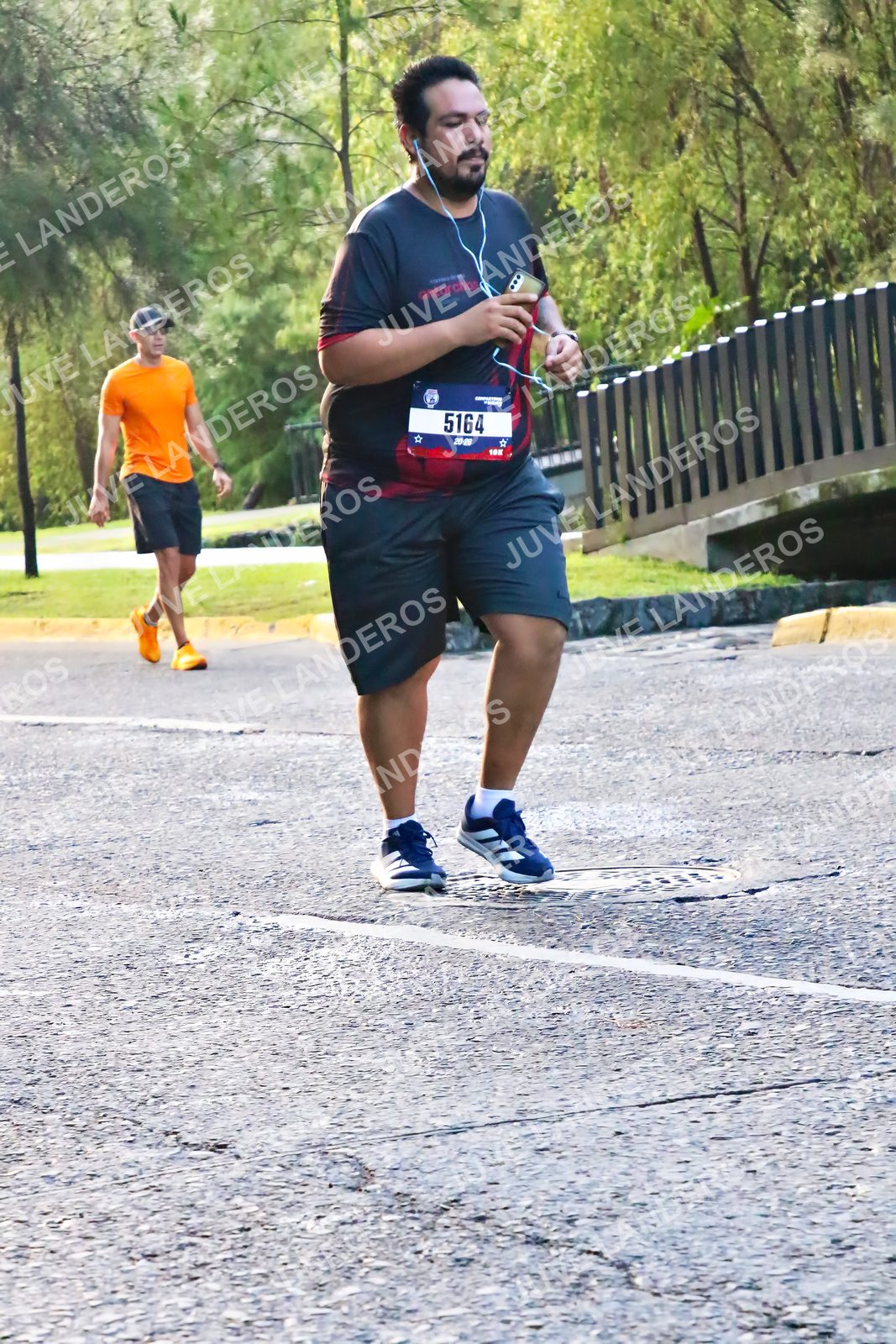 Foto de la CARRERA BIMBO GLOBAL RACE GUADALAJARA en Centro Comercial Andares, Blvd. Puerta de Hierro 4965, Zapopan a las 07:35 · dorsal 5164