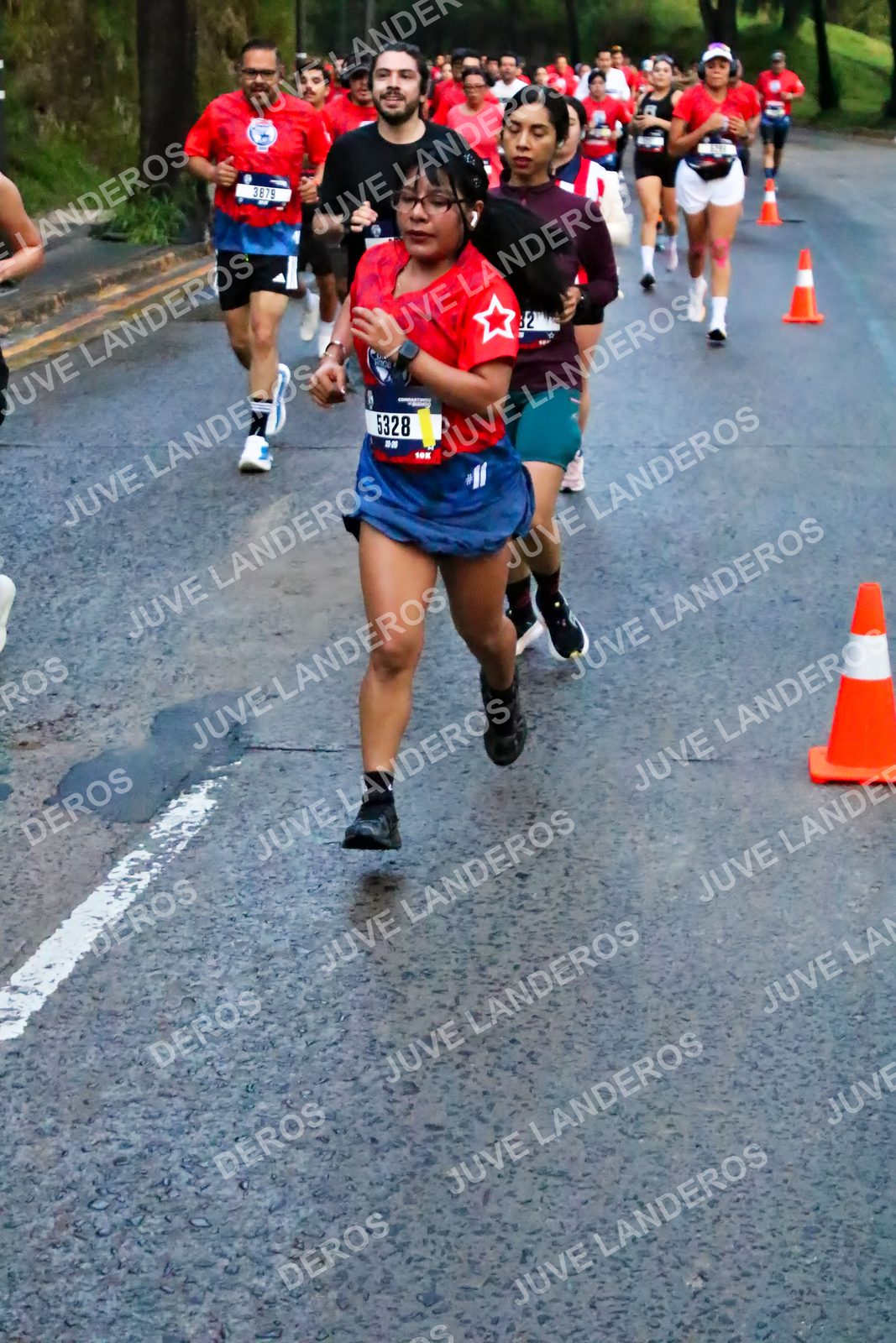 Foto de la CARRERA BIMBO GLOBAL RACE GUADALAJARA en Centro Comercial Andares, Blvd. Puerta de Hierro 4965, Zapopan a las 06:41 · dorsal 5328, 3879