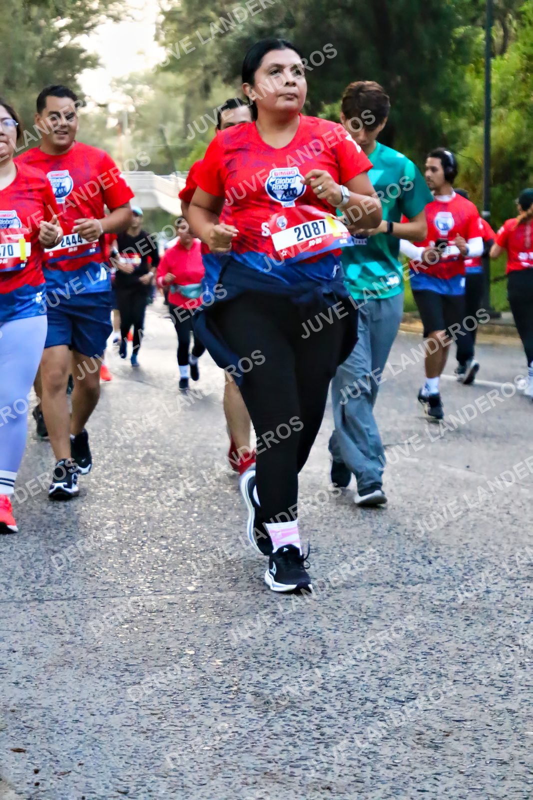 Foto de la CARRERA BIMBO GLOBAL RACE GUADALAJARA en Centro Comercial Andares, Blvd. Puerta de Hierro 4965, Zapopan a las 07:03 · dorsal 2087, 70, 2444