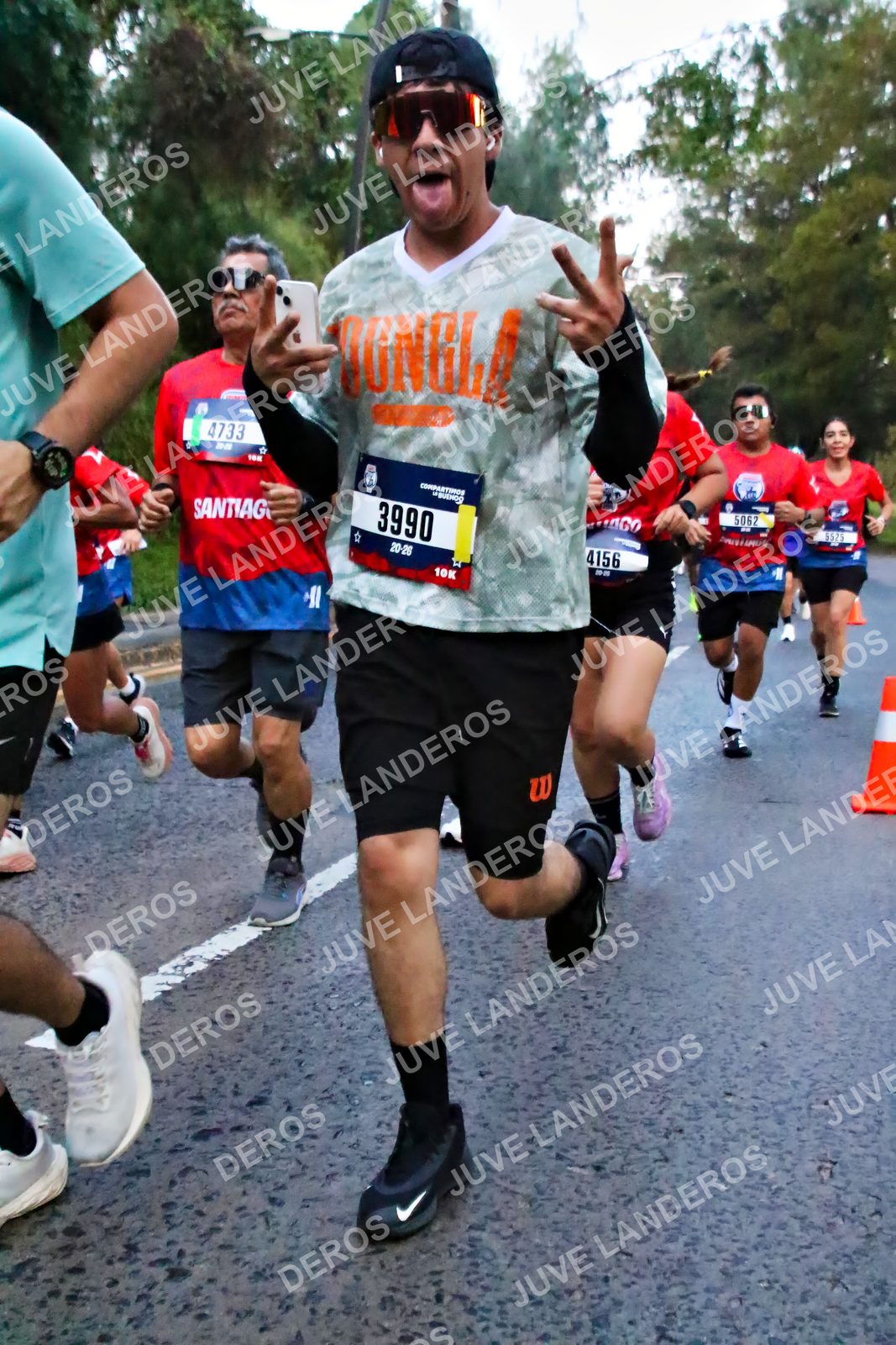 Foto de la CARRERA BIMBO GLOBAL RACE GUADALAJARA en Centro Comercial Andares, Blvd. Puerta de Hierro 4965, Zapopan a las 06:41 · dorsal 3990, 5062, 4733, 4156