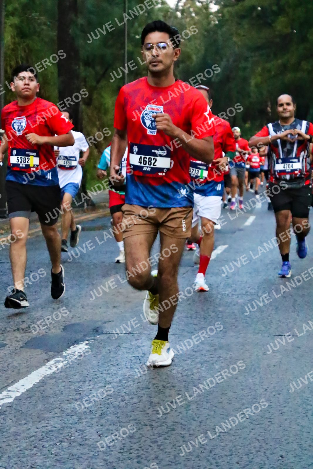 Foto de la CARRERA BIMBO GLOBAL RACE GUADALAJARA en Centro Comercial Andares, Blvd. Puerta de Hierro 4965, Zapopan a las 06:40 · dorsal 4682, 5382, 4704, 5213