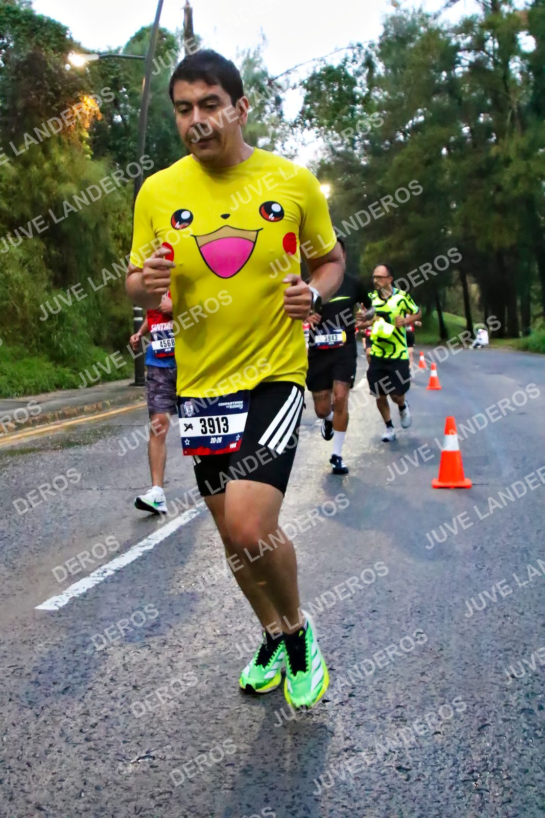 Foto de la CARRERA BIMBO GLOBAL RACE GUADALAJARA en Centro Comercial Andares, Blvd. Puerta de Hierro 4965, Zapopan a las 06:39 · dorsal 3913, 3943, 4568