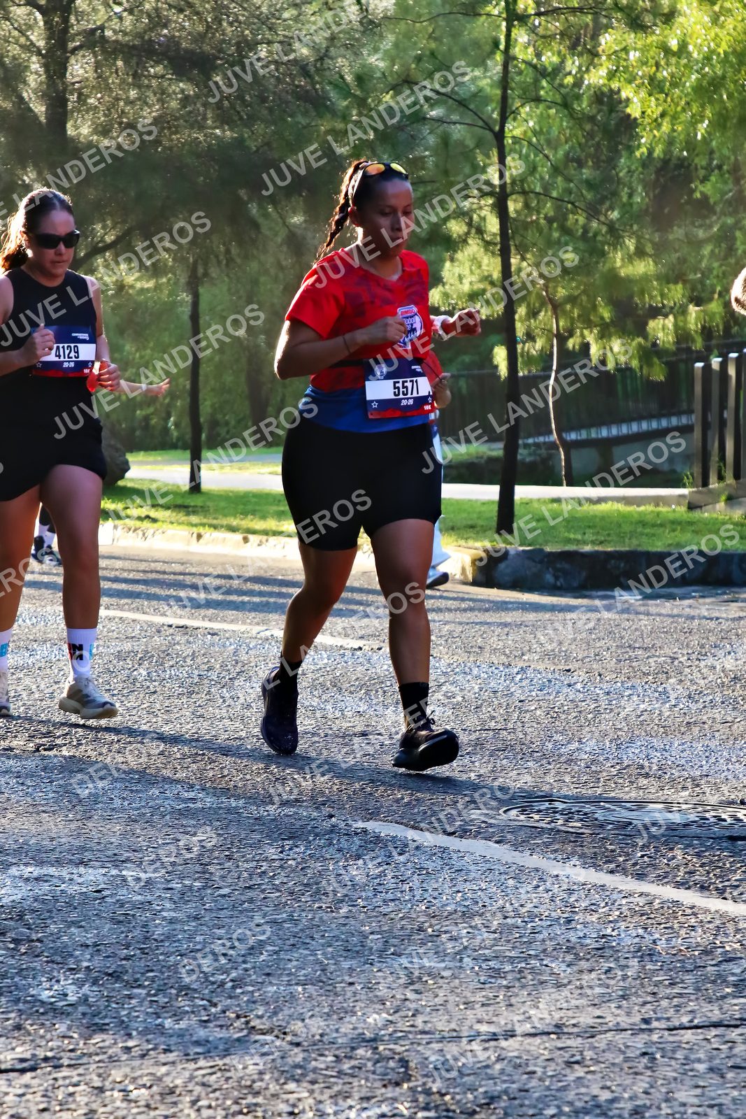 Foto de la CARRERA BIMBO GLOBAL RACE GUADALAJARA en Centro Comercial Andares, Blvd. Puerta de Hierro 4965, Zapopan a las 07:25 · dorsal 4129, 5571