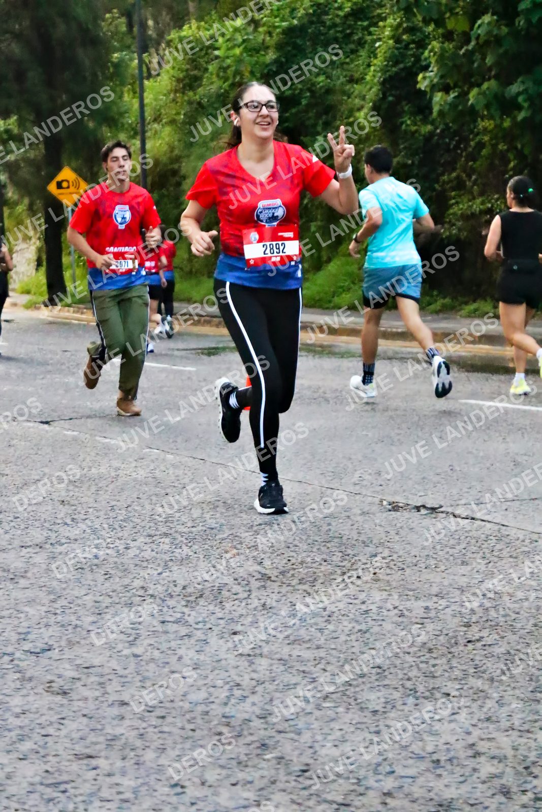 Foto de la CARRERA BIMBO GLOBAL RACE GUADALAJARA en Centro Comercial Andares, Blvd. Puerta de Hierro 4965, Zapopan a las 04:58 · dorsal 2892, 3071