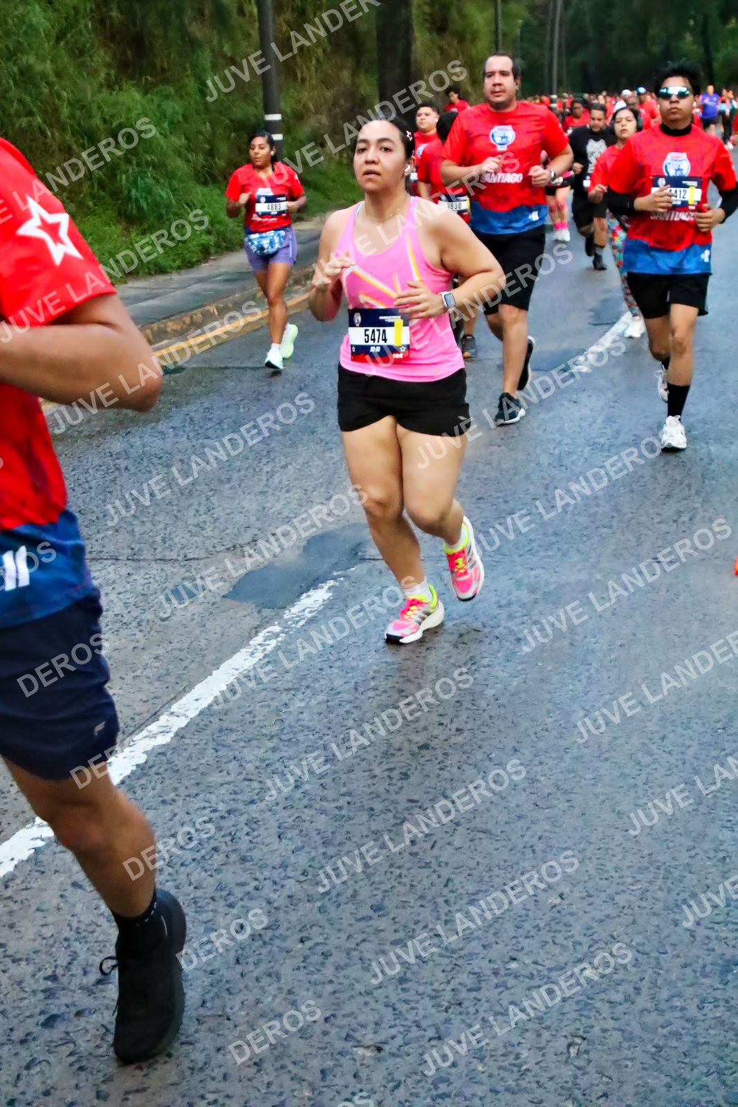 Foto de la CARRERA BIMBO GLOBAL RACE GUADALAJARA en Centro Comercial Andares, Blvd. Puerta de Hierro 4965, Zapopan a las 04:50 · dorsal 5474, 412