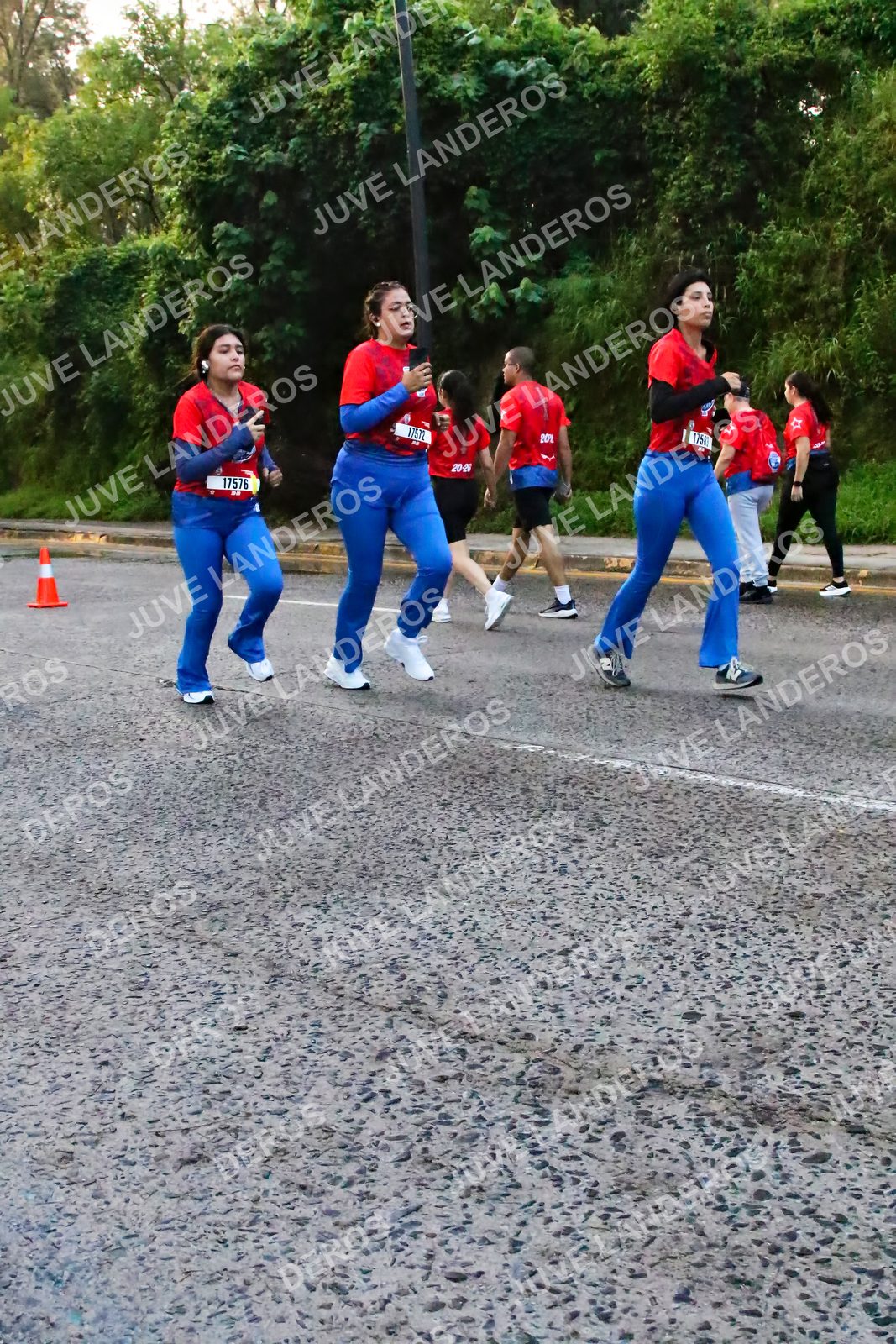 Foto de la CARRERA BIMBO GLOBAL RACE GUADALAJARA en Centro Comercial Andares, Blvd. Puerta de Hierro 4965, Zapopan a las 07:07 · dorsal 17576