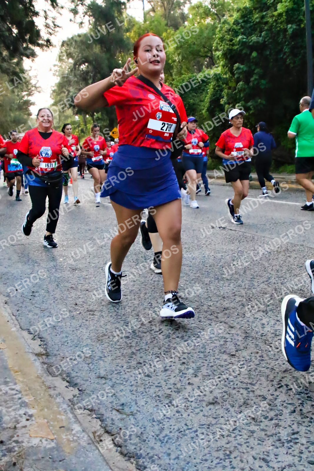 Foto de la CARRERA BIMBO GLOBAL RACE GUADALAJARA en Centro Comercial Andares, Blvd. Puerta de Hierro 4965, Zapopan a las 06:59 · dorsal 2801, 208