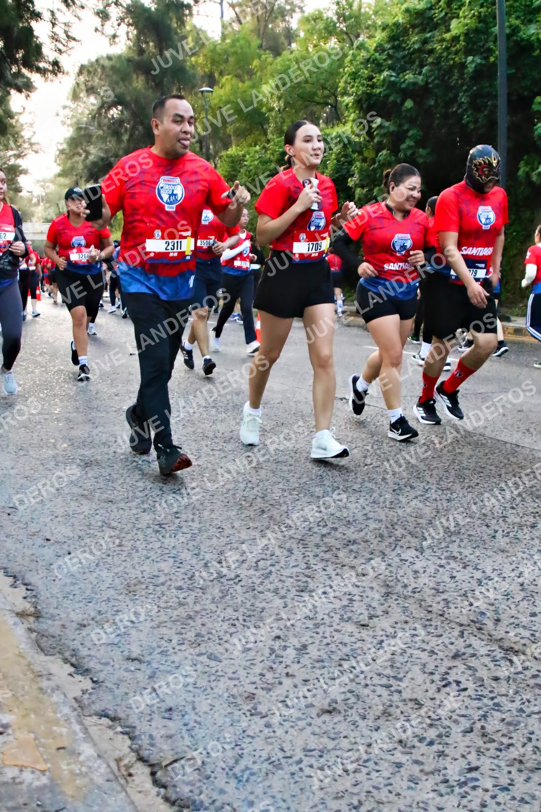 Foto de la CARRERA BIMBO GLOBAL RACE GUADALAJARA en Centro Comercial Andares, Blvd. Puerta de Hierro 4965, Zapopan a las 07:01 · dorsal 2311, 3506, 1709, 79