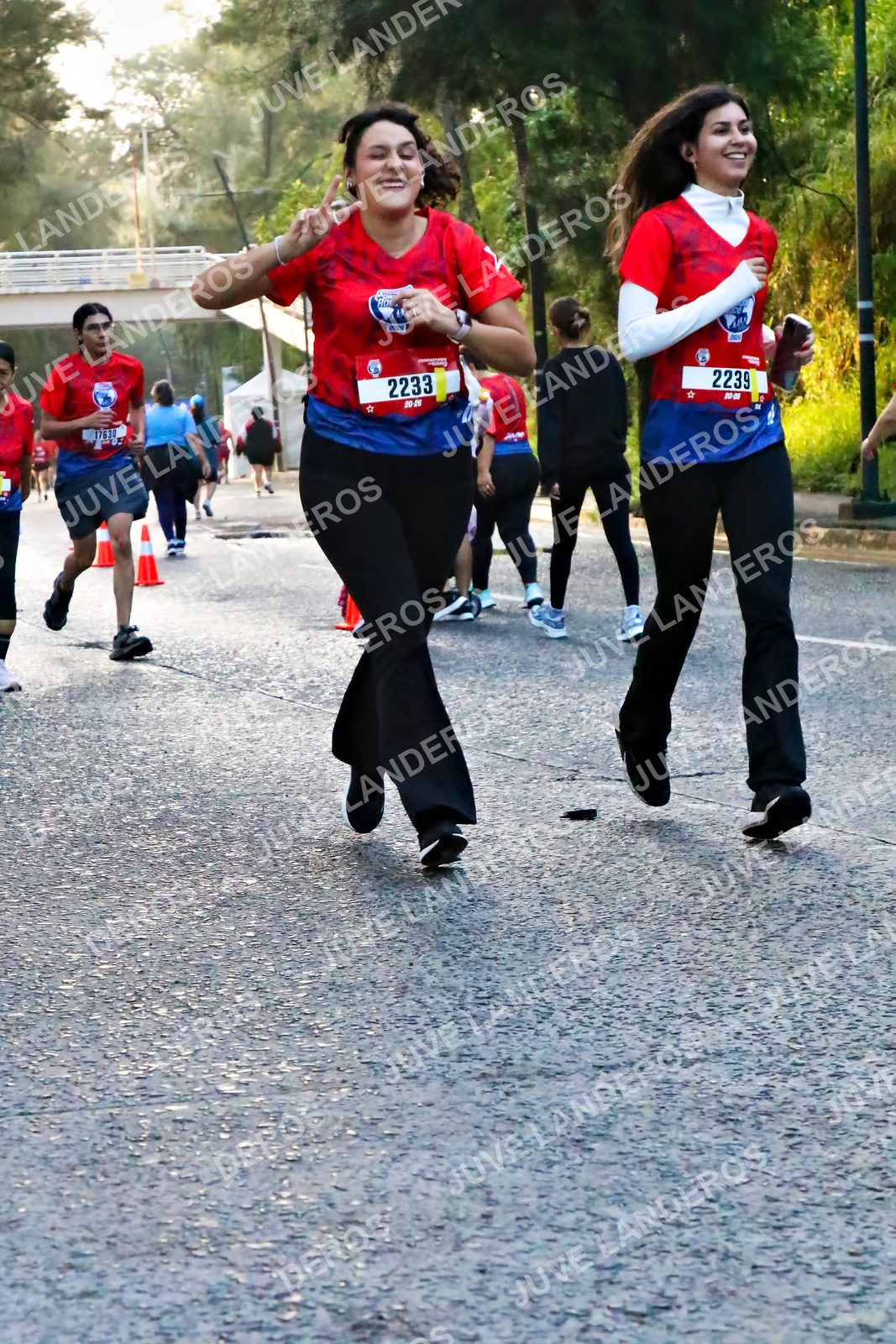 Foto de la CARRERA BIMBO GLOBAL RACE GUADALAJARA en Centro Comercial Andares, Blvd. Puerta de Hierro 4965, Zapopan a las 07:10 · dorsal 2239, 2233, 17630
