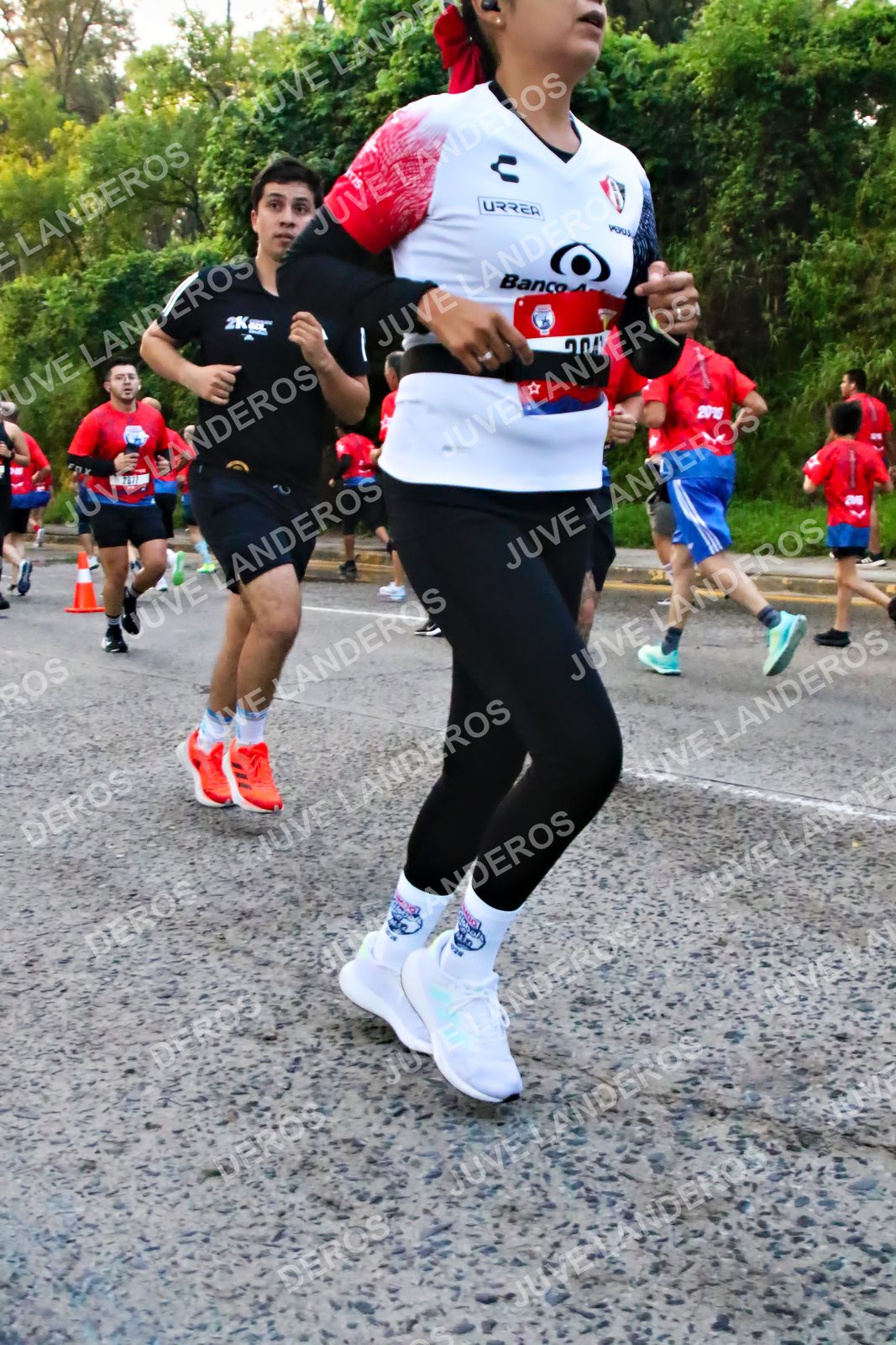 Foto de la CARRERA BIMBO GLOBAL RACE GUADALAJARA en Centro Comercial Andares, Blvd. Puerta de Hierro 4965, Zapopan a las 06:56