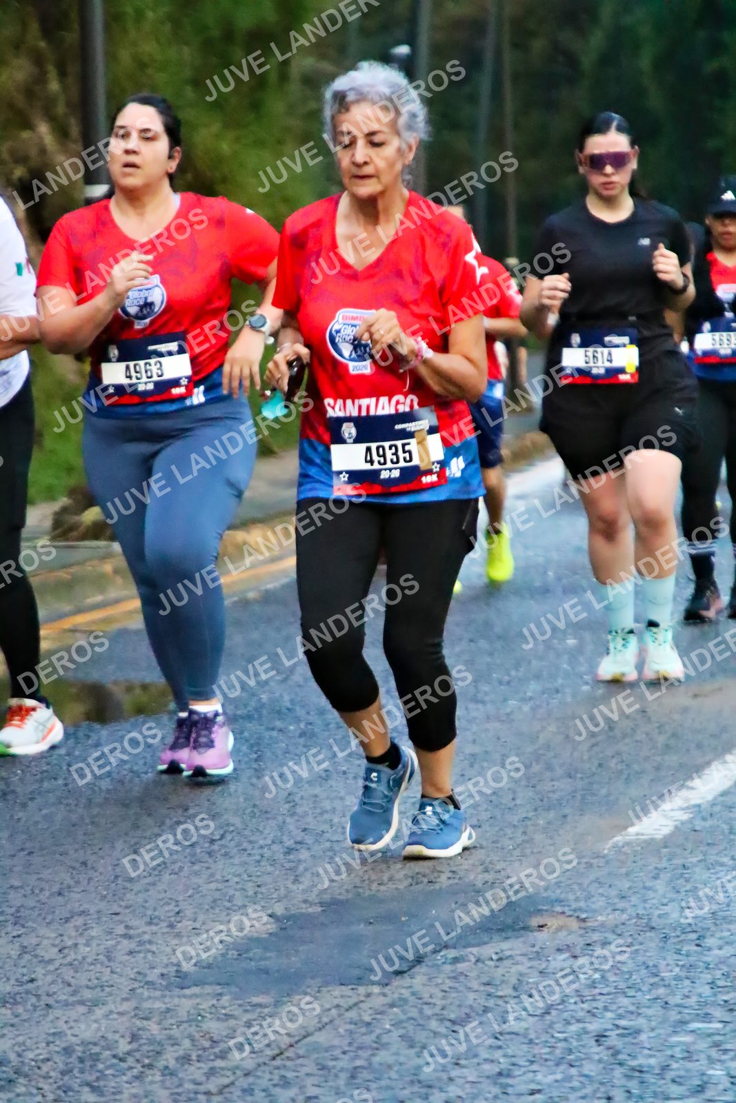 Foto de la CARRERA BIMBO GLOBAL RACE GUADALAJARA en Centro Comercial Andares, Blvd. Puerta de Hierro 4965, Zapopan a las 04:53 · dorsal 4935, 5614, 4963