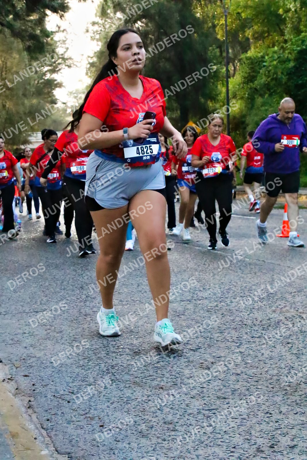 Foto de la CARRERA BIMBO GLOBAL RACE GUADALAJARA en Centro Comercial Andares, Blvd. Puerta de Hierro 4965, Zapopan a las 07:07 · dorsal 4825, 3282, 3160, 3001