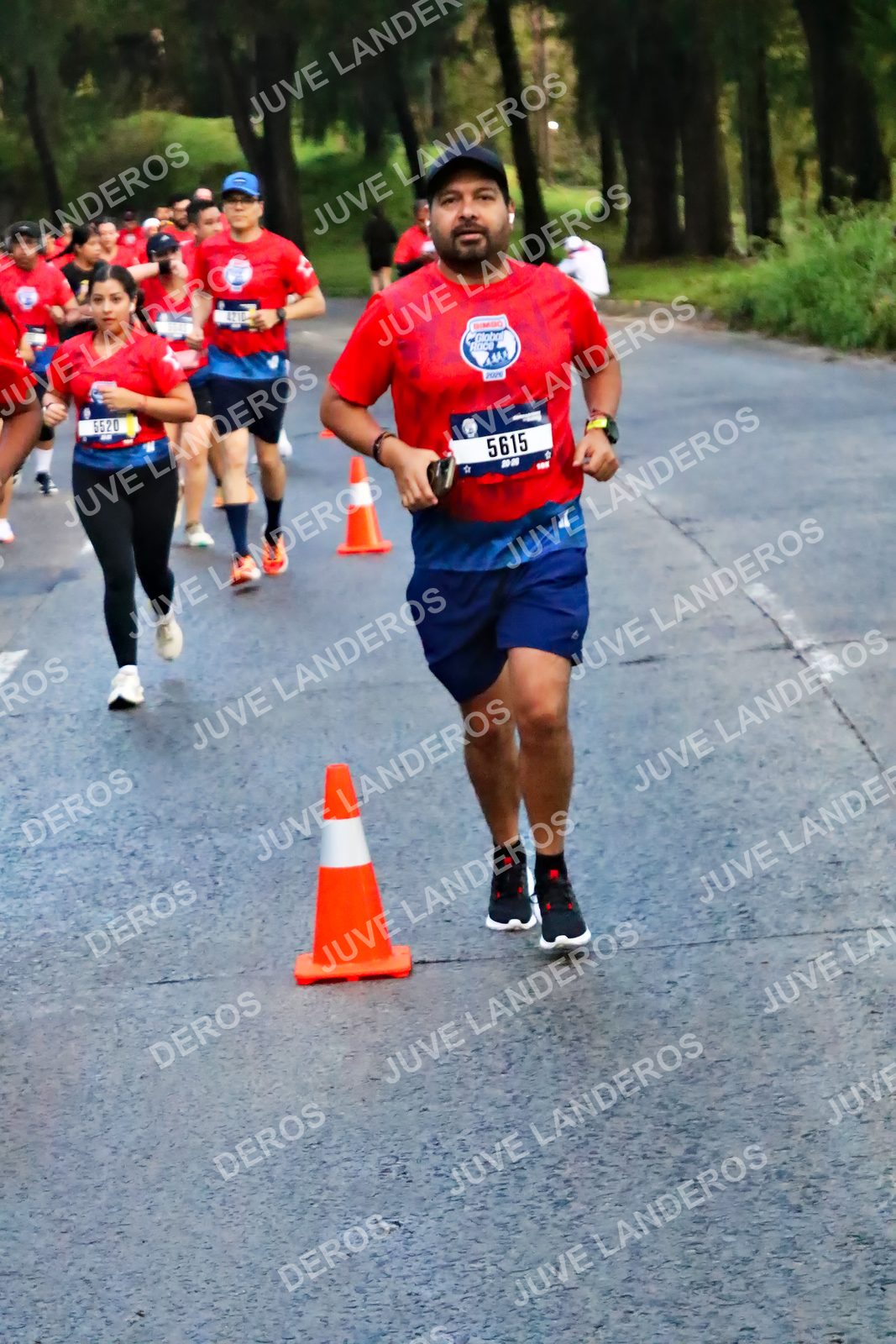 Foto de la CARRERA BIMBO GLOBAL RACE GUADALAJARA en Centro Comercial Andares, Blvd. Puerta de Hierro 4965, Zapopan a las 04:50 · dorsal 5615