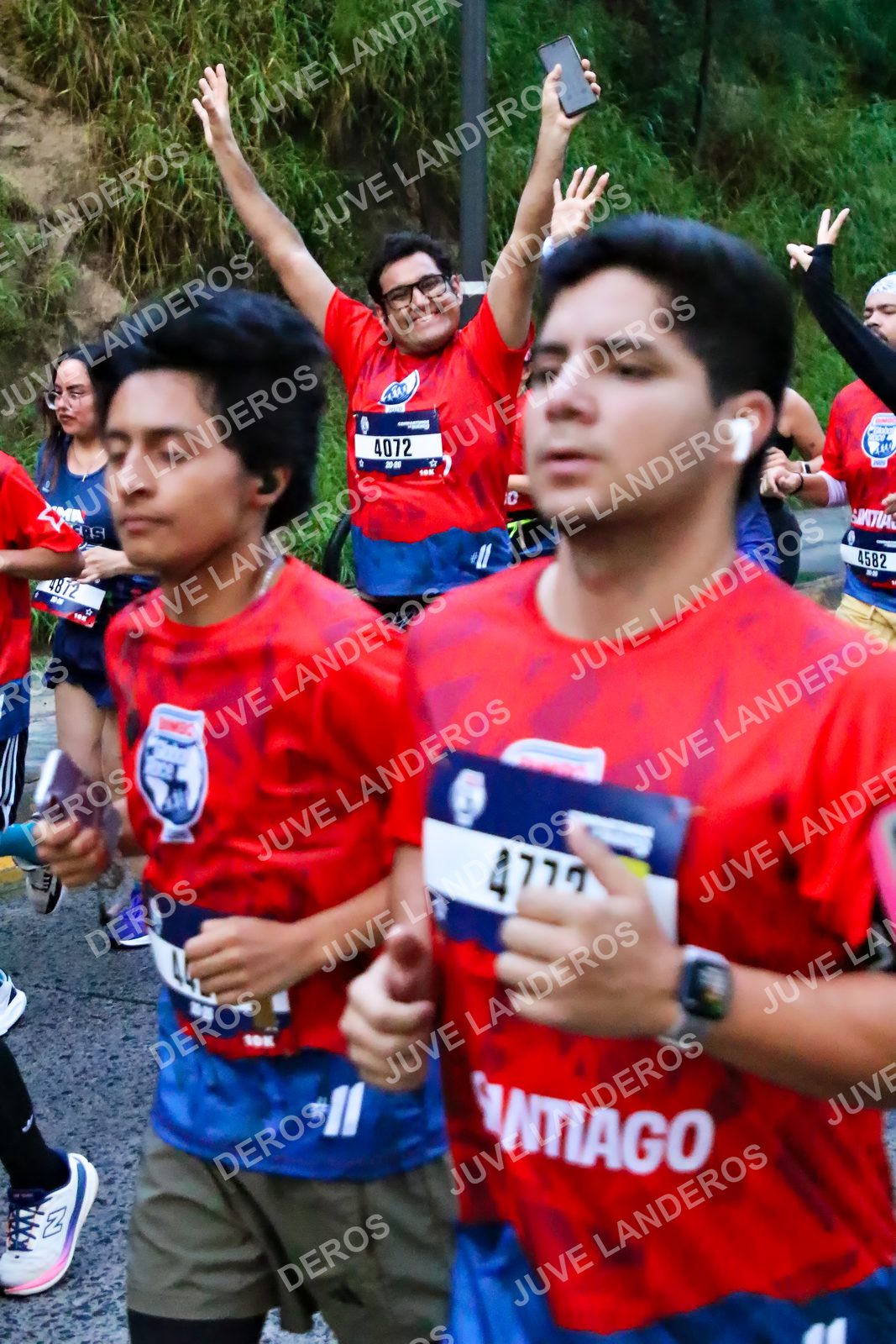 Foto de la CARRERA BIMBO GLOBAL RACE GUADALAJARA en Centro Comercial Andares, Blvd. Puerta de Hierro 4965, Zapopan a las 04:49 · dorsal 4072, 4582, 4872