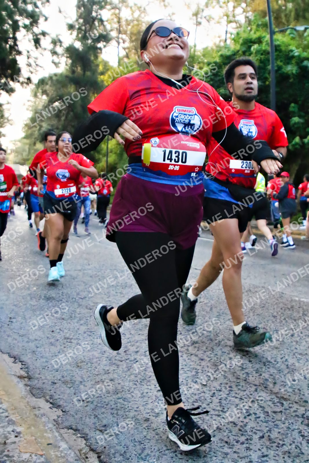 Foto de la CARRERA BIMBO GLOBAL RACE GUADALAJARA en Centro Comercial Andares, Blvd. Puerta de Hierro 4965, Zapopan a las 06:58 · dorsal 1430, 2728, 230