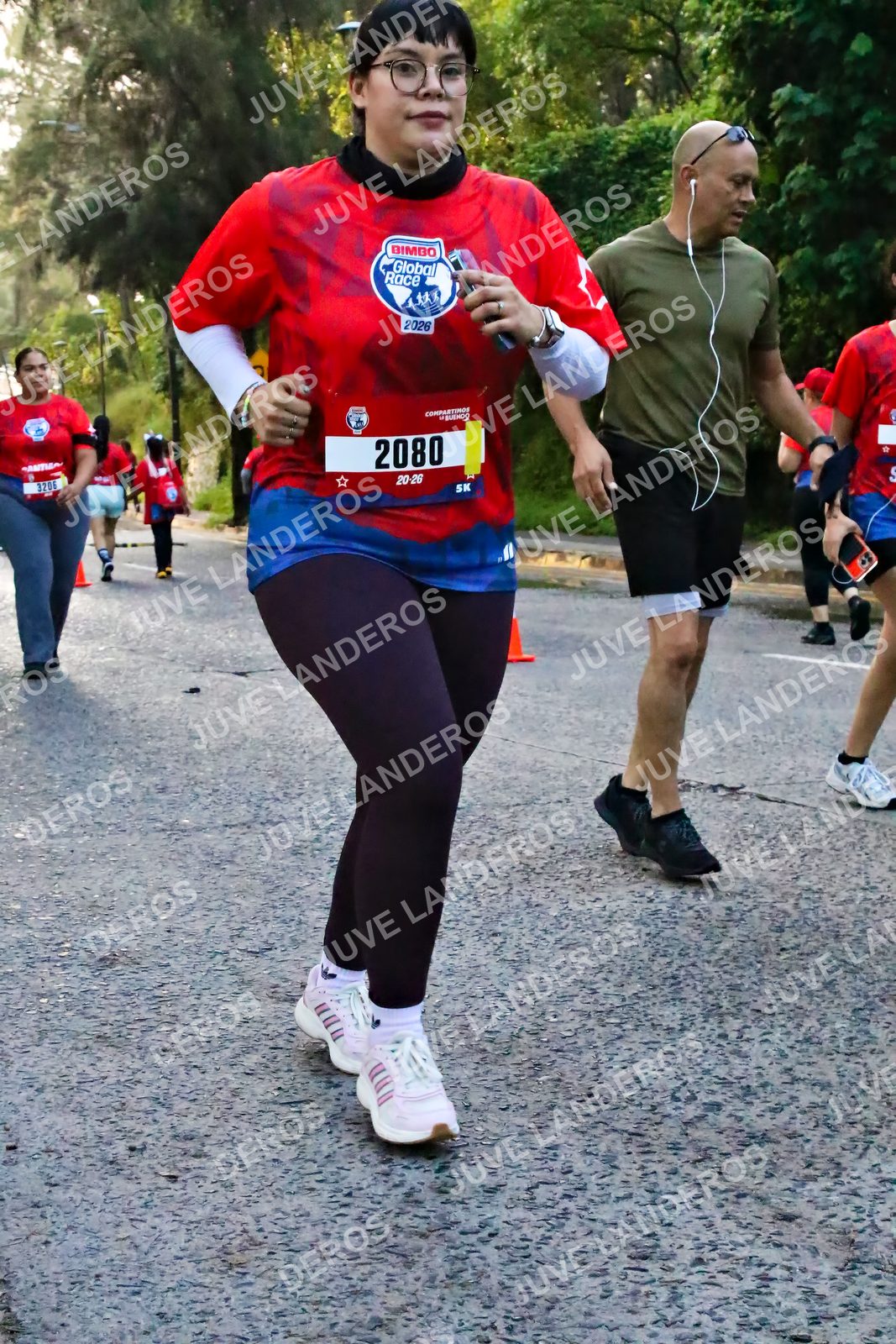 Foto de la CARRERA BIMBO GLOBAL RACE GUADALAJARA en Centro Comercial Andares, Blvd. Puerta de Hierro 4965, Zapopan a las 07:08 · dorsal 2080