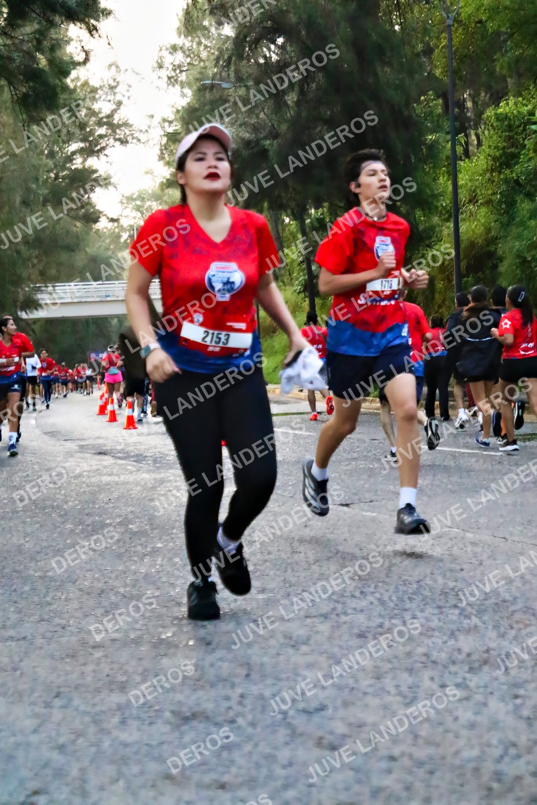 Foto de la CARRERA BIMBO GLOBAL RACE GUADALAJARA en Centro Comercial Andares, Blvd. Puerta de Hierro 4965, Zapopan a las 04:59 · dorsal 1713, 2153