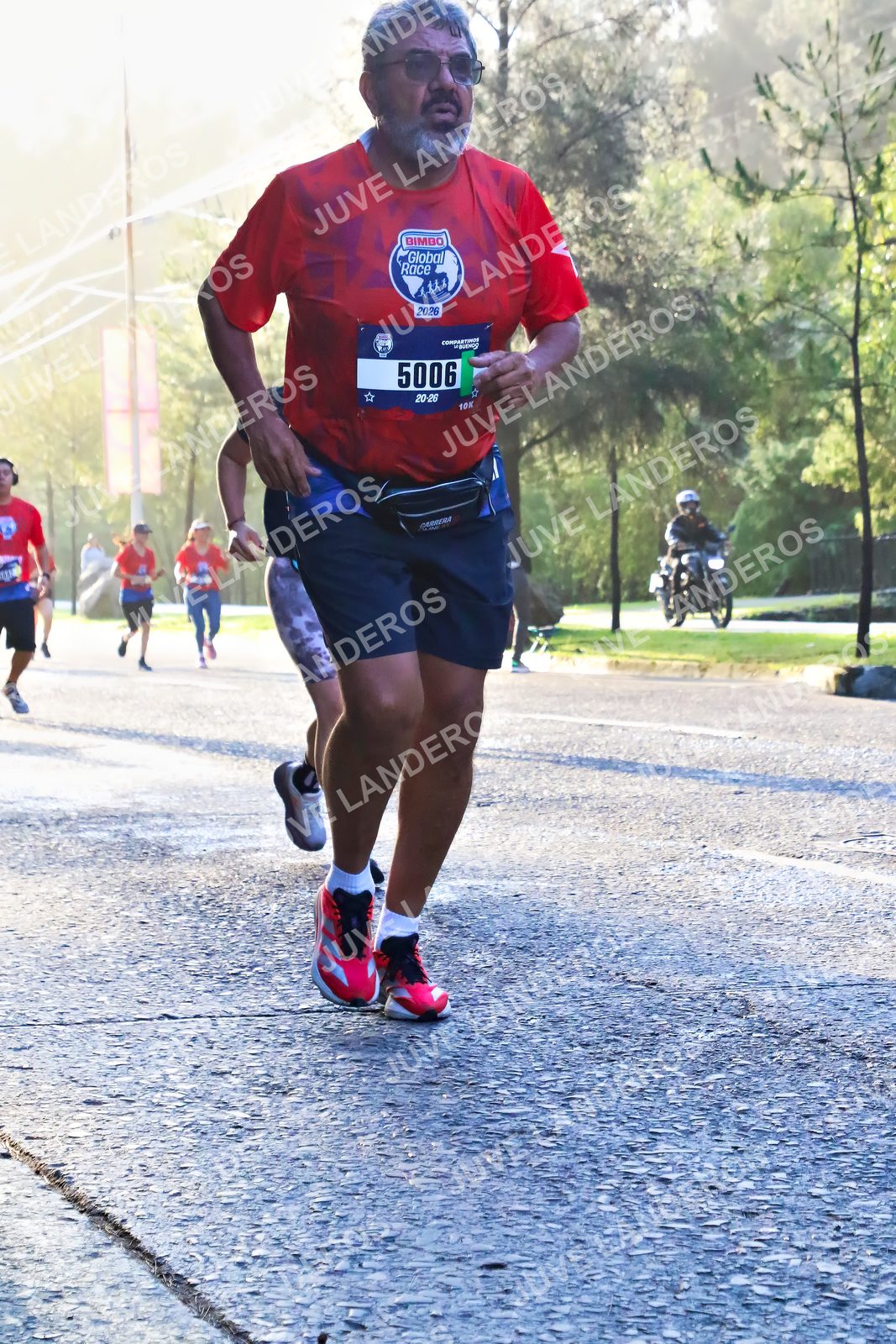 Foto de la CARRERA BIMBO GLOBAL RACE GUADALAJARA en Centro Comercial Andares, Blvd. Puerta de Hierro 4965, Zapopan a las 07:33 · dorsal 5006