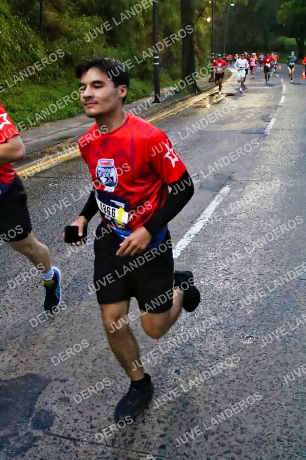 Foto de la CARRERA BIMBO GLOBAL RACE GUADALAJARA en Centro Comercial Andares, Blvd. Puerta de Hierro 4965, Zapopan a las 06:37 · dorsal 4866