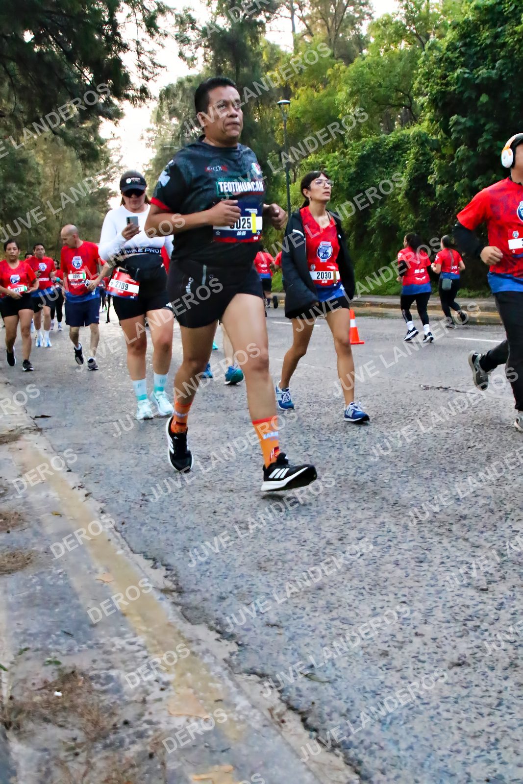 Foto de la CARRERA BIMBO GLOBAL RACE GUADALAJARA en Centro Comercial Andares, Blvd. Puerta de Hierro 4965, Zapopan a las 06:55 · dorsal 2030, 2709, 25
