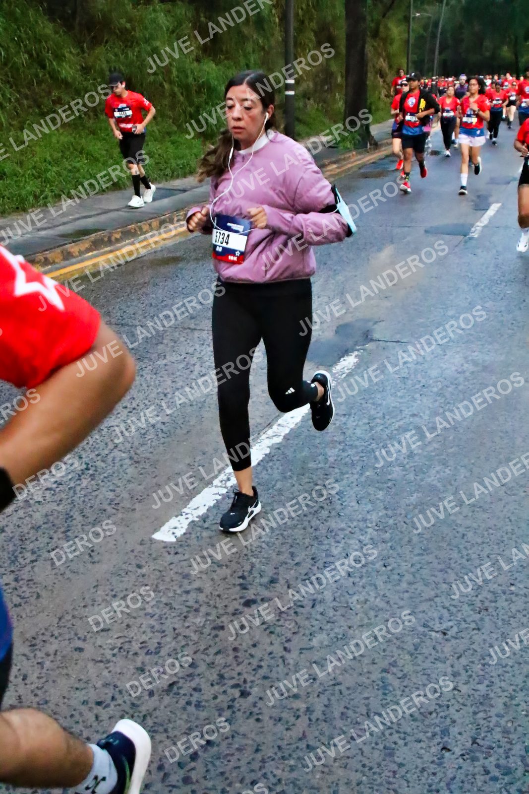 Foto de la CARRERA BIMBO GLOBAL RACE GUADALAJARA en Centro Comercial Andares, Blvd. Puerta de Hierro 4965, Zapopan a las 06:41 · dorsal 5734