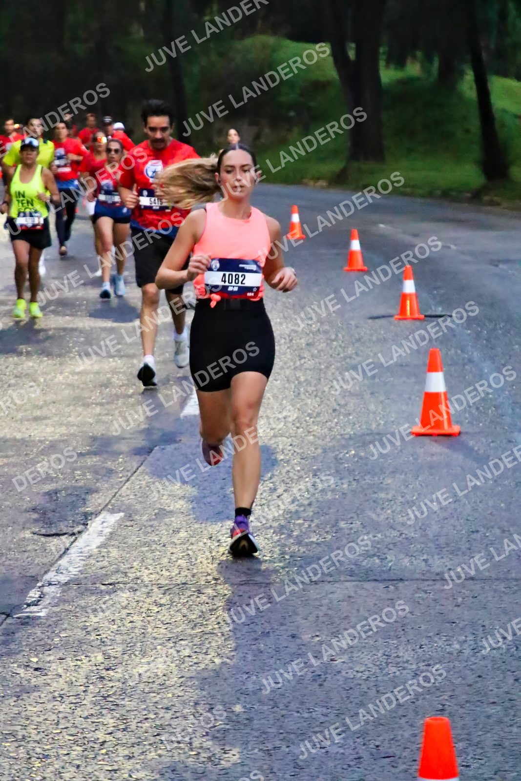 Foto de la CARRERA BIMBO GLOBAL RACE GUADALAJARA en Centro Comercial Andares, Blvd. Puerta de Hierro 4965, Zapopan a las 06:38 · dorsal 4082, 5415