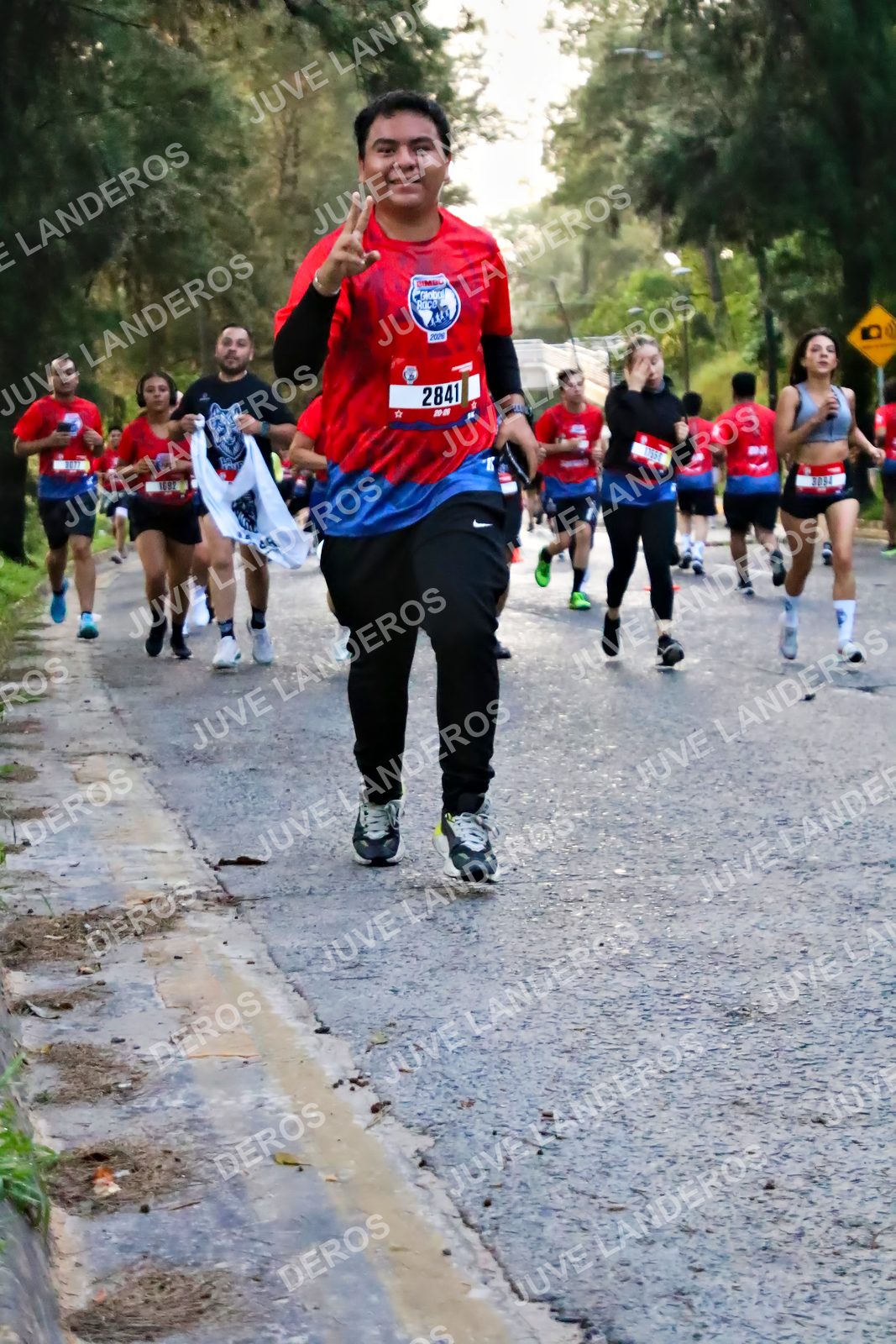 Foto de la CARRERA BIMBO GLOBAL RACE GUADALAJARA en Centro Comercial Andares, Blvd. Puerta de Hierro 4965, Zapopan a las 06:55 · dorsal 2841, 2006