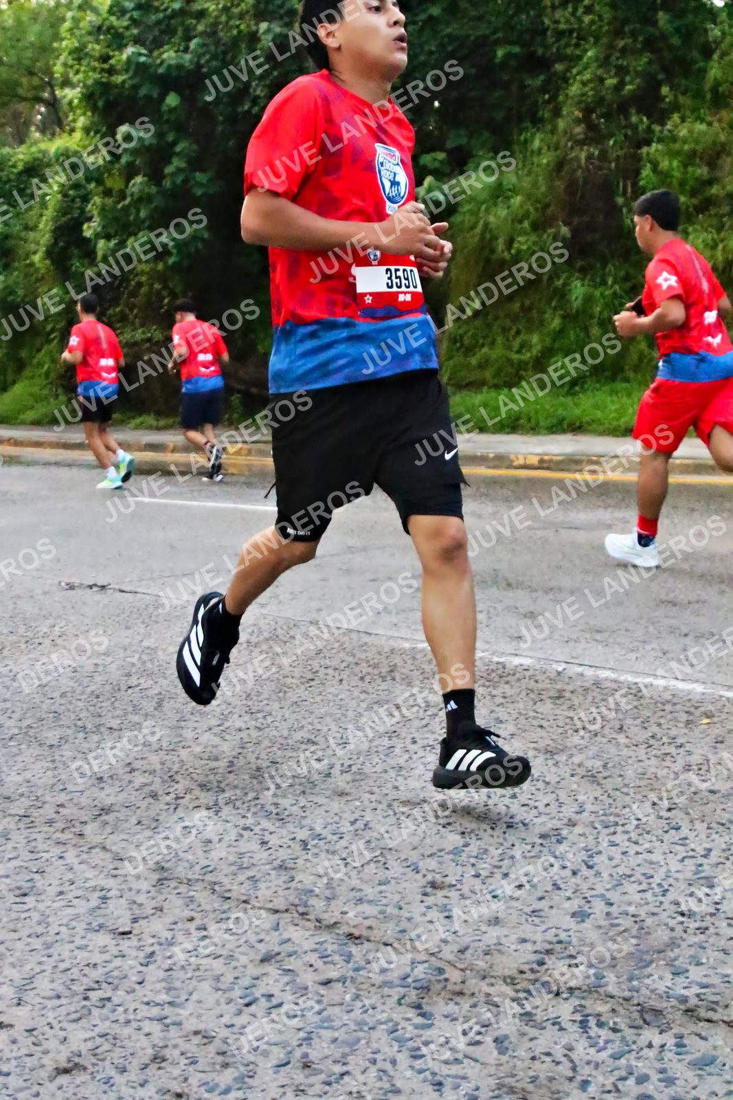 Foto de la CARRERA BIMBO GLOBAL RACE GUADALAJARA en Centro Comercial Andares, Blvd. Puerta de Hierro 4965, Zapopan a las 04:59 · dorsal 3590