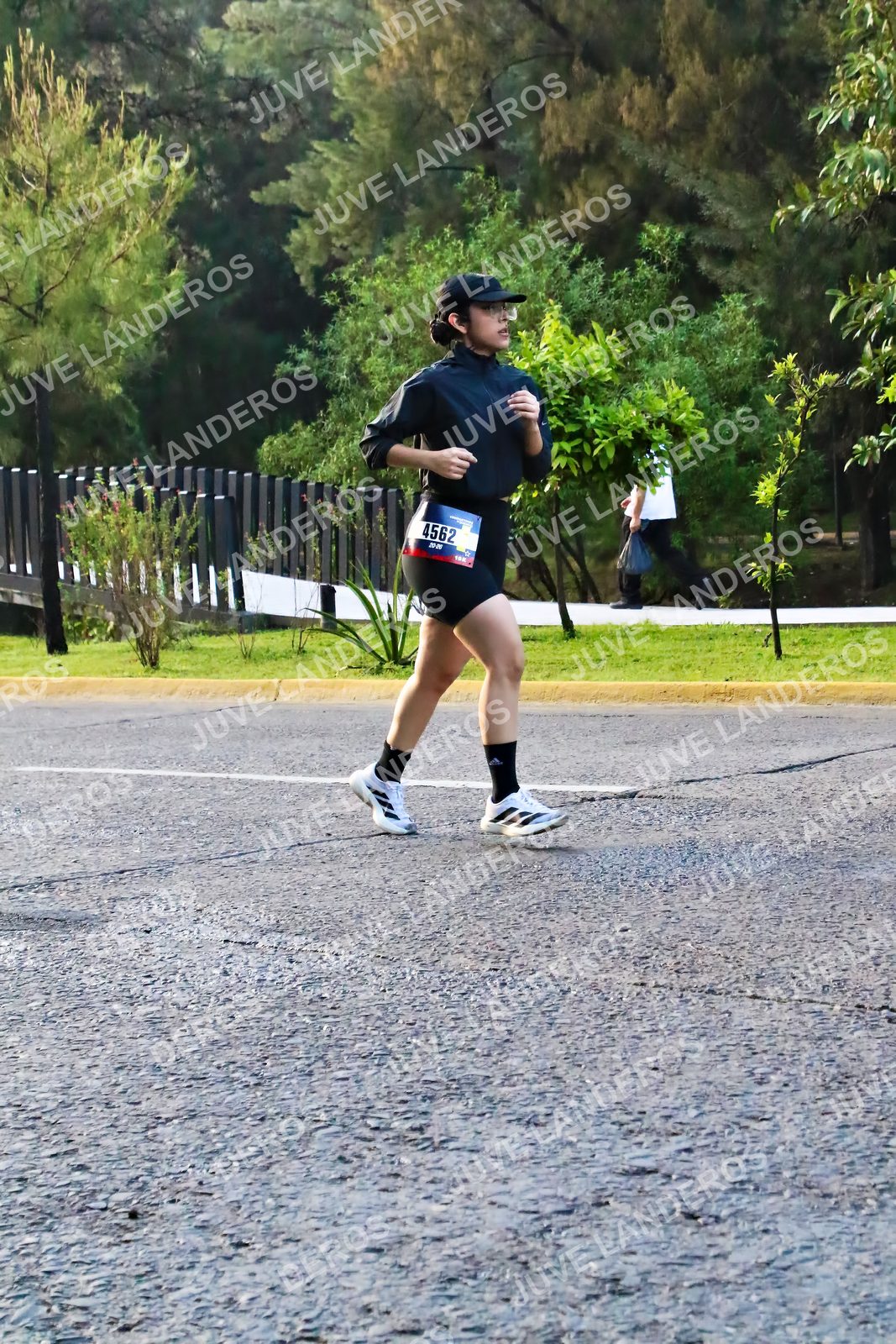 Foto de la CARRERA BIMBO GLOBAL RACE GUADALAJARA en Centro Comercial Andares, Blvd. Puerta de Hierro 4965, Zapopan a las 07:35 · dorsal 4562