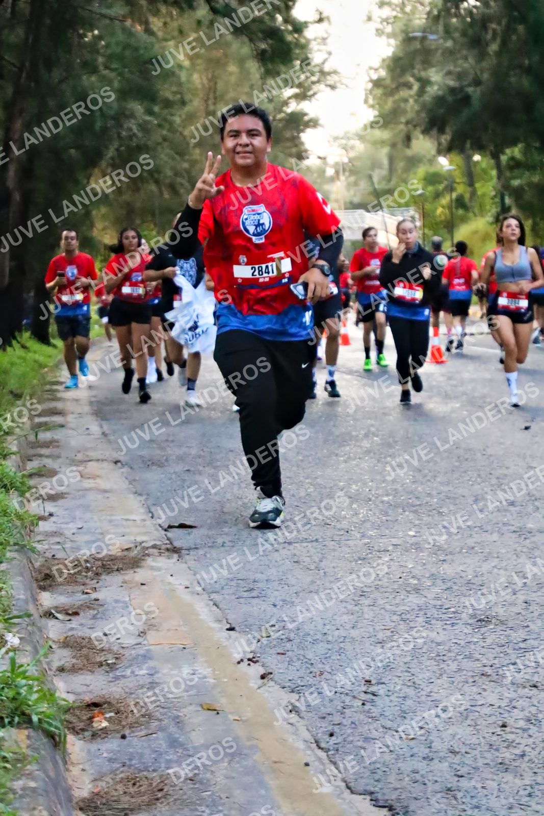 Foto de la CARRERA BIMBO GLOBAL RACE GUADALAJARA en Centro Comercial Andares, Blvd. Puerta de Hierro 4965, Zapopan a las 06:55 · dorsal 2841