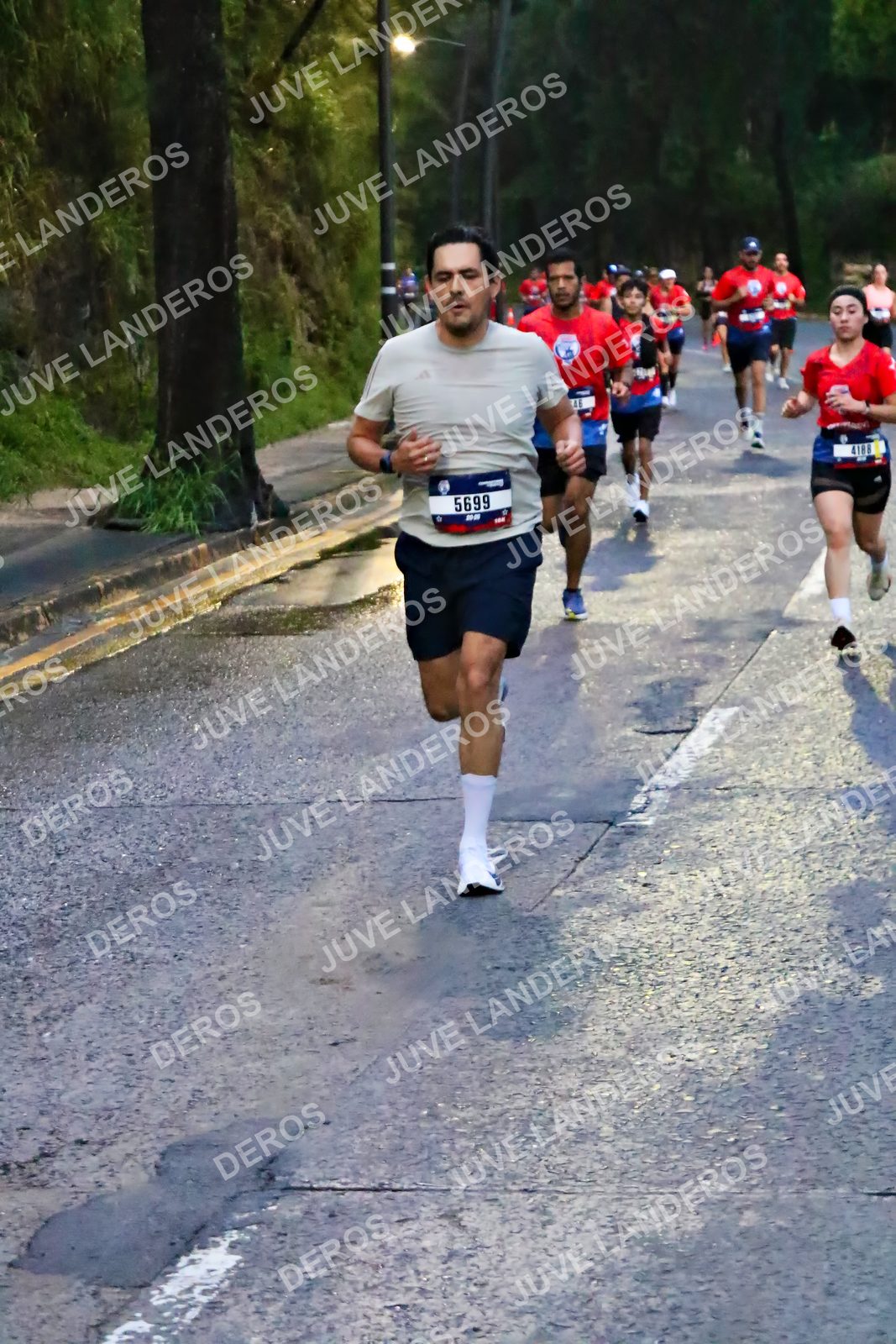 Foto de la CARRERA BIMBO GLOBAL RACE GUADALAJARA en Centro Comercial Andares, Blvd. Puerta de Hierro 4965, Zapopan a las 06:37 · dorsal 5699, 4188