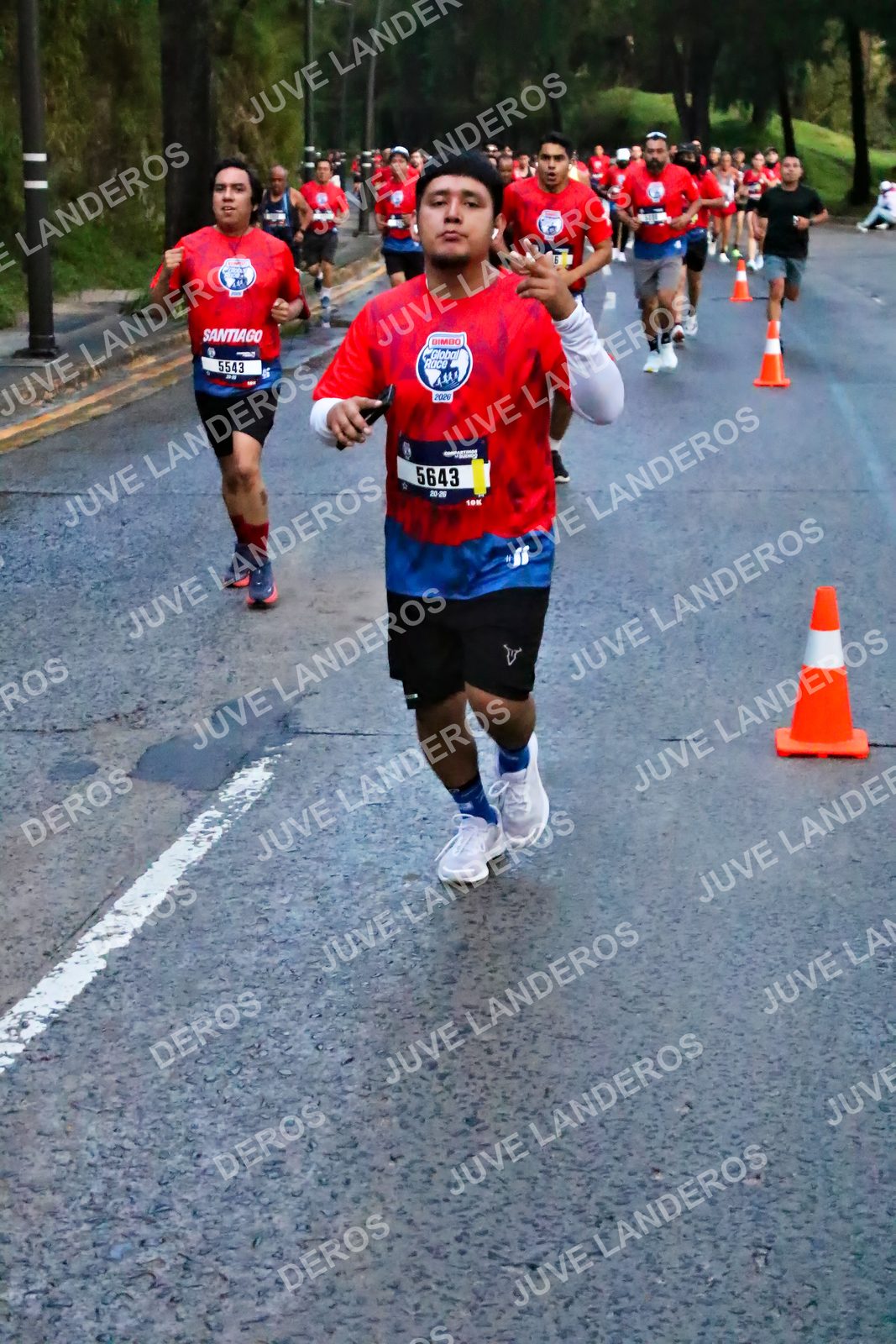 Foto de la CARRERA BIMBO GLOBAL RACE GUADALAJARA en Centro Comercial Andares, Blvd. Puerta de Hierro 4965, Zapopan a las 06:40 · dorsal 5643, 5543, 2020