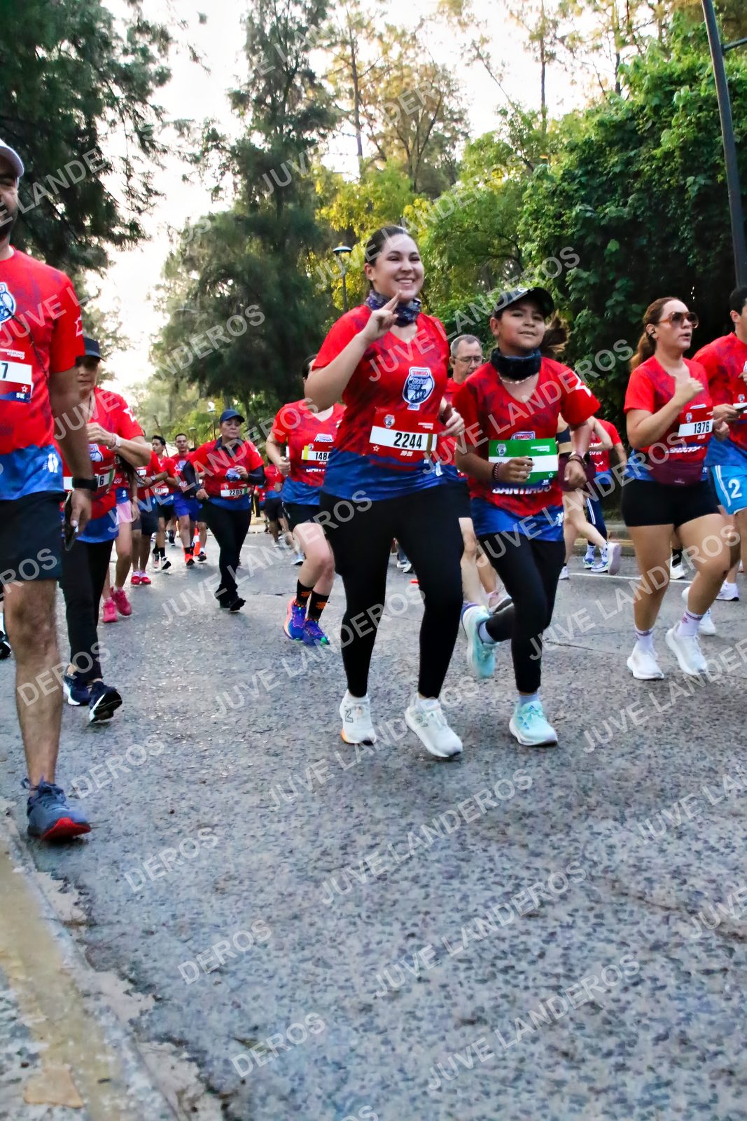 Foto de la CARRERA BIMBO GLOBAL RACE GUADALAJARA en Centro Comercial Andares, Blvd. Puerta de Hierro 4965, Zapopan a las 06:57 · dorsal 2244, 1376, 148