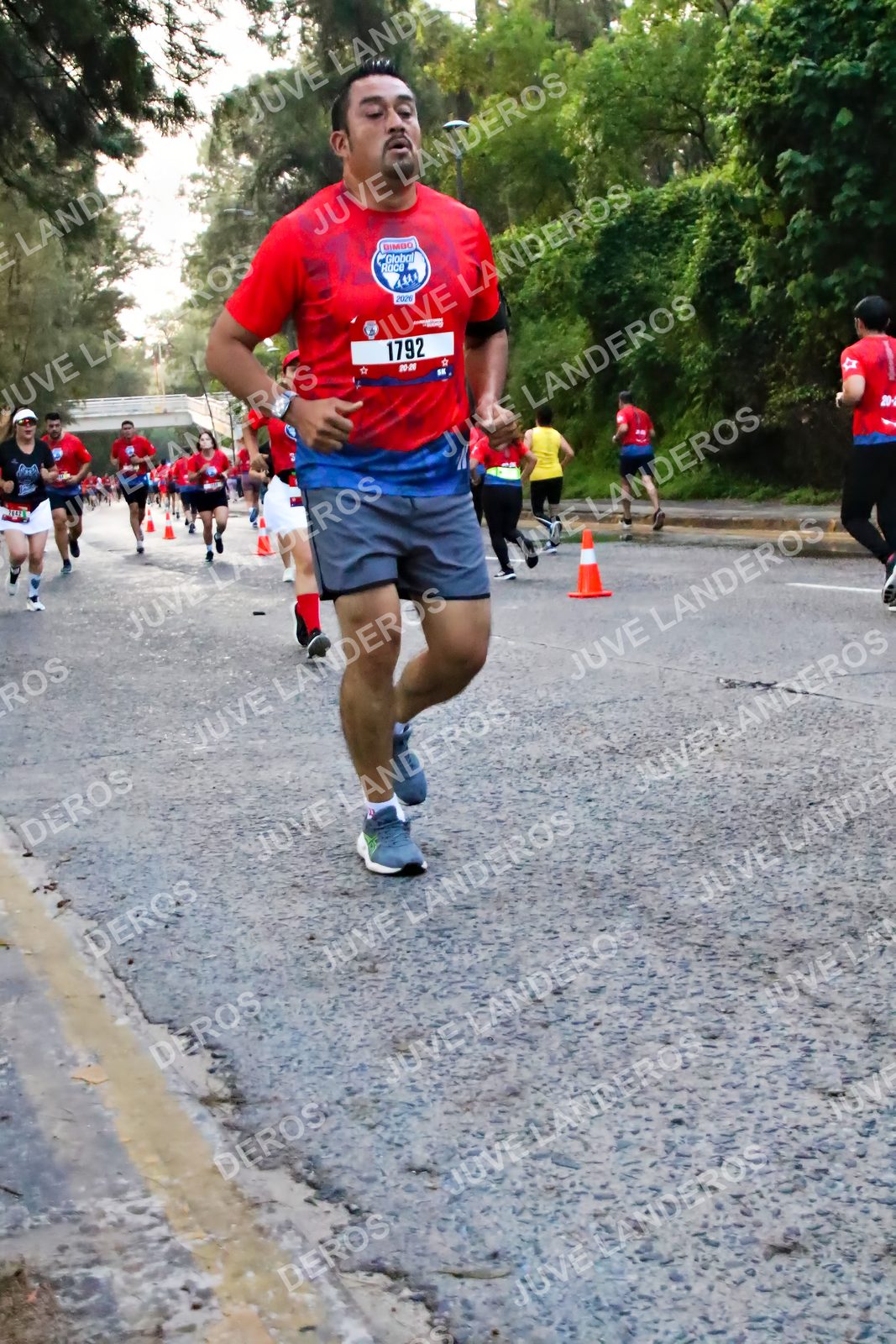 Foto de la CARRERA BIMBO GLOBAL RACE GUADALAJARA en Centro Comercial Andares, Blvd. Puerta de Hierro 4965, Zapopan a las 04:59 · dorsal 1792, 20