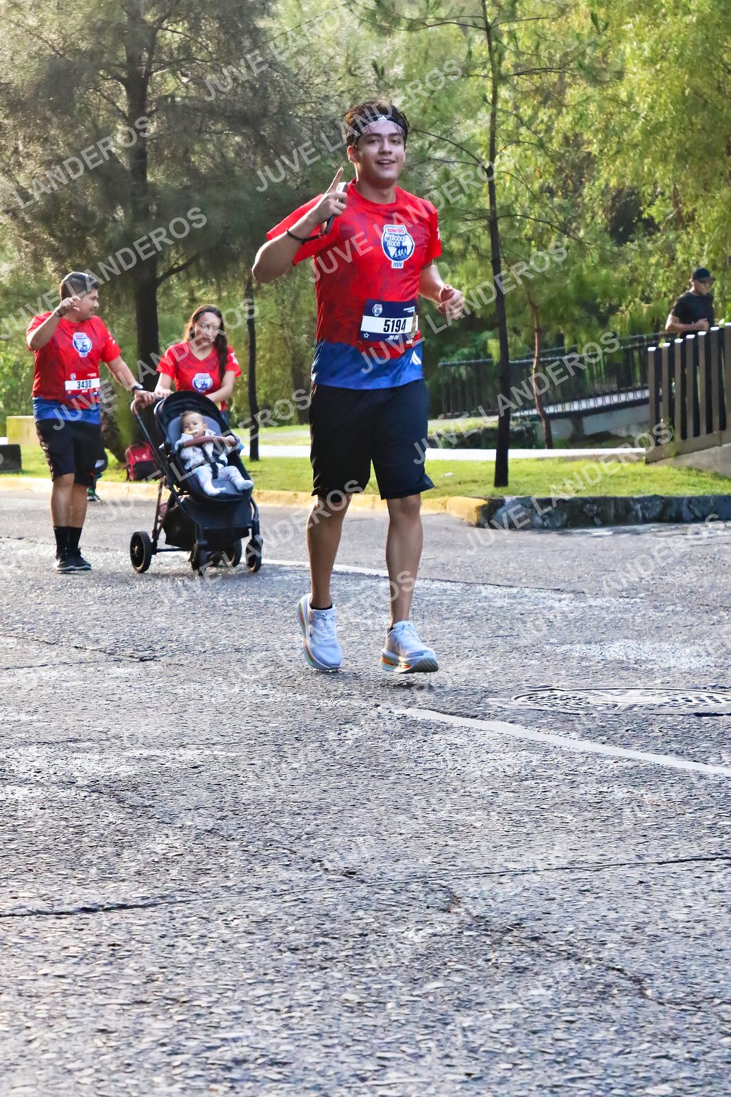 Foto de la CARRERA BIMBO GLOBAL RACE GUADALAJARA en Centro Comercial Andares, Blvd. Puerta de Hierro 4965, Zapopan a las 07:35 · dorsal 5194, 3430