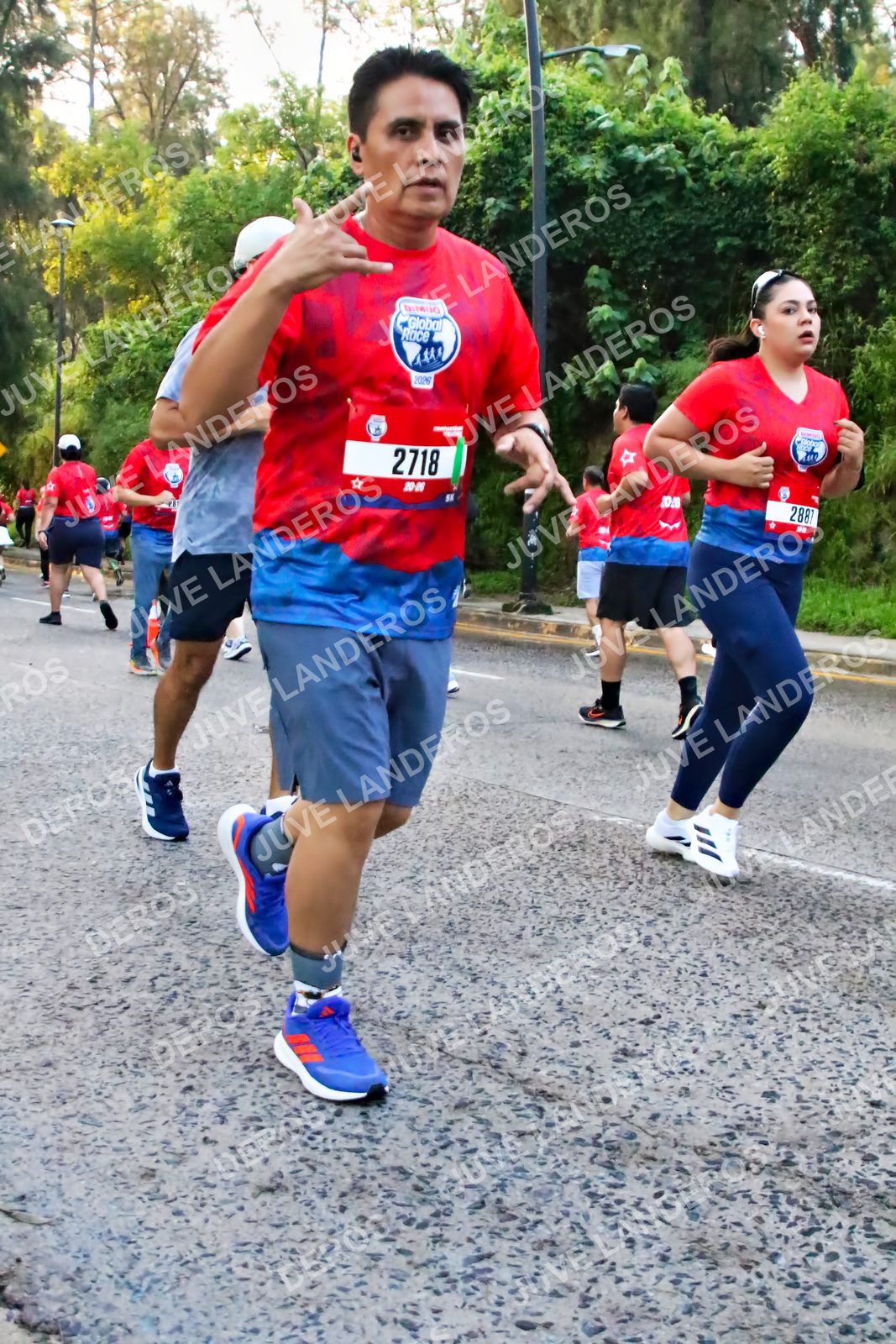 Foto de la CARRERA BIMBO GLOBAL RACE GUADALAJARA en Centro Comercial Andares, Blvd. Puerta de Hierro 4965, Zapopan a las 06:59 · dorsal 2718, 2887