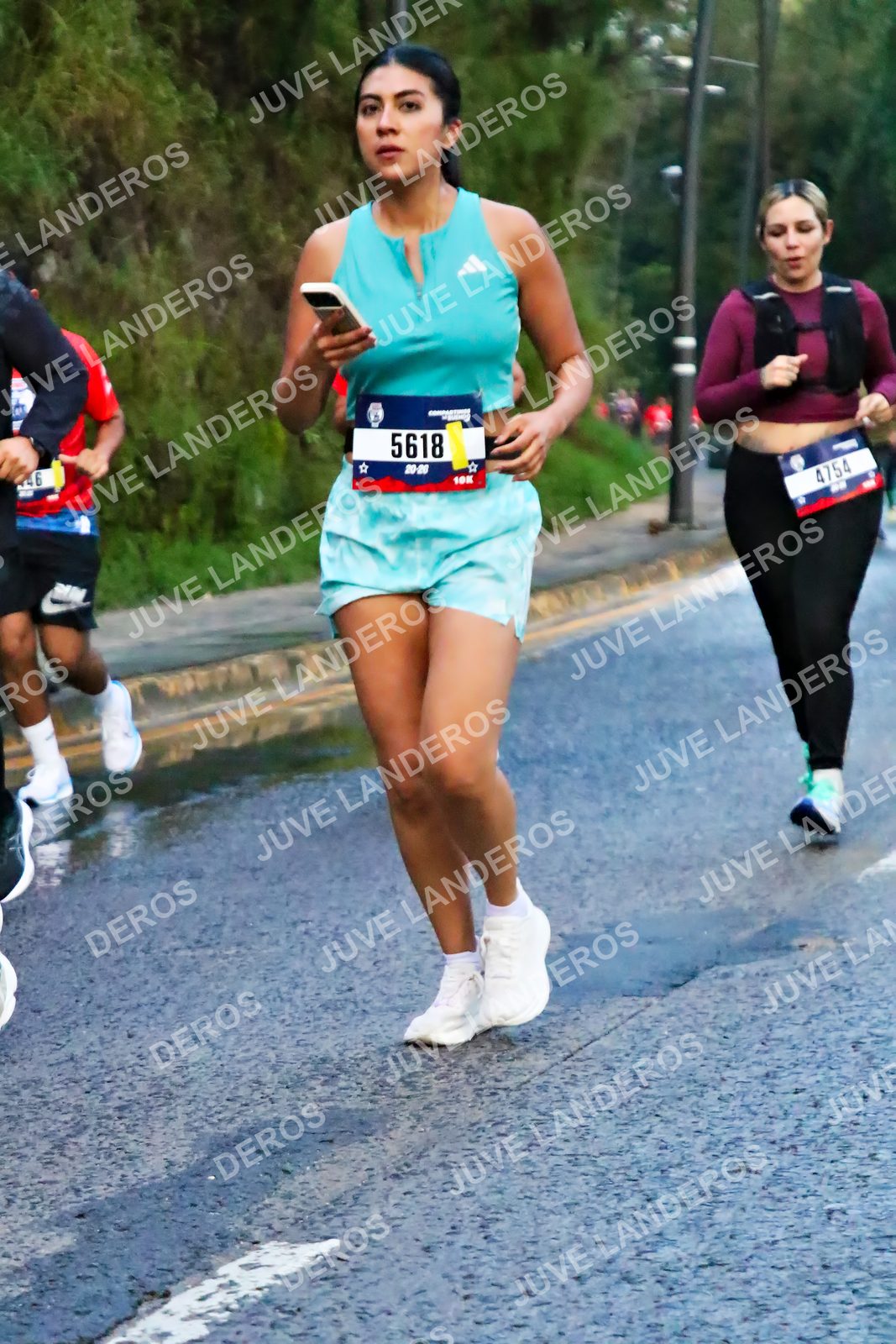 Foto de la CARRERA BIMBO GLOBAL RACE GUADALAJARA en Centro Comercial Andares, Blvd. Puerta de Hierro 4965, Zapopan a las 04:53 · dorsal 5618, 4754