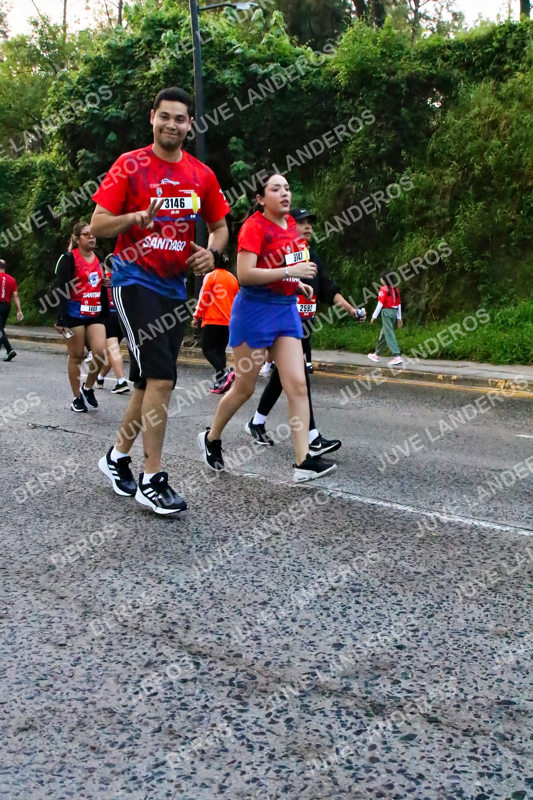Foto de la CARRERA BIMBO GLOBAL RACE GUADALAJARA en Centro Comercial Andares, Blvd. Puerta de Hierro 4965, Zapopan a las 07:05 · dorsal 3146, 2592, 3147