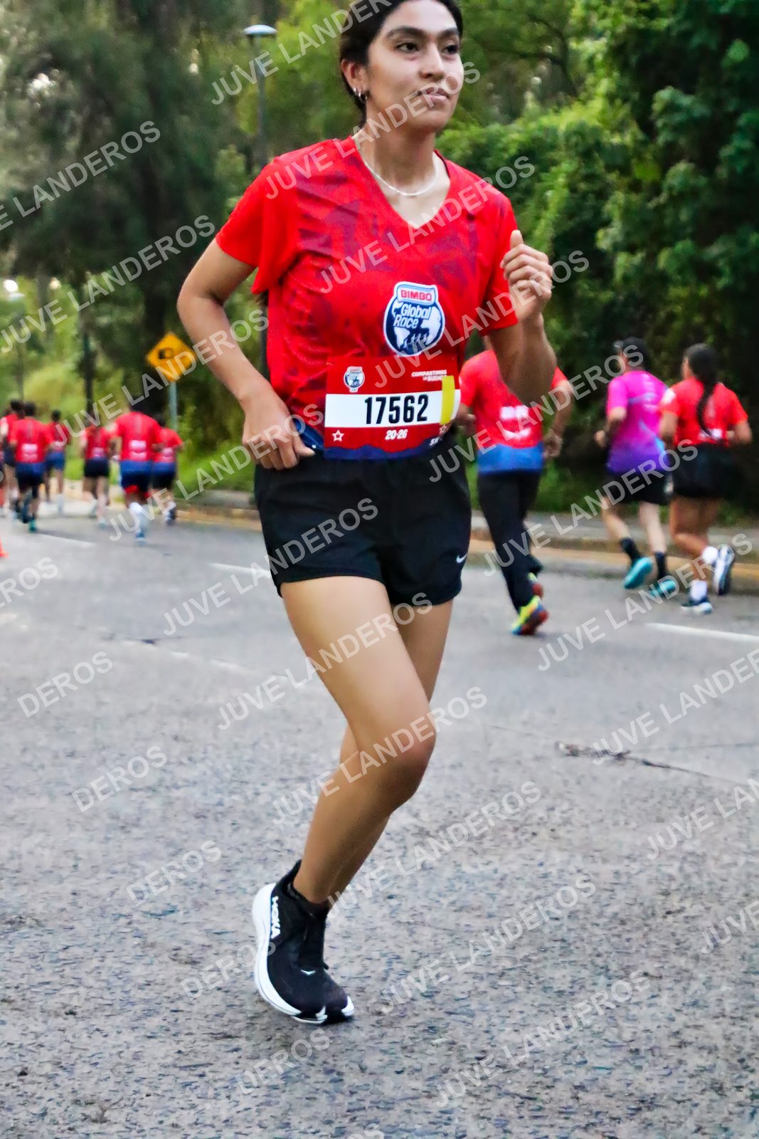 Foto de la CARRERA BIMBO GLOBAL RACE GUADALAJARA en Centro Comercial Andares, Blvd. Puerta de Hierro 4965, Zapopan a las 04:58 · dorsal 17562