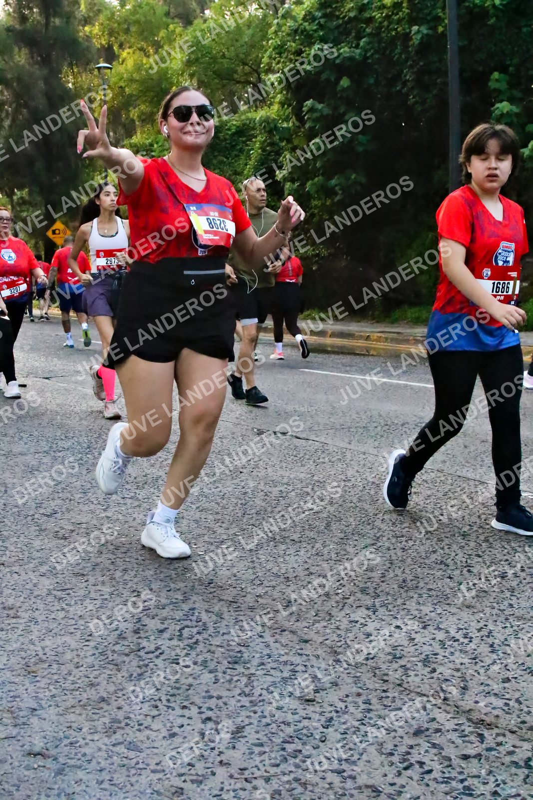 Foto de la CARRERA BIMBO GLOBAL RACE GUADALAJARA en Centro Comercial Andares, Blvd. Puerta de Hierro 4965, Zapopan a las 07:06 · dorsal 1686, 297