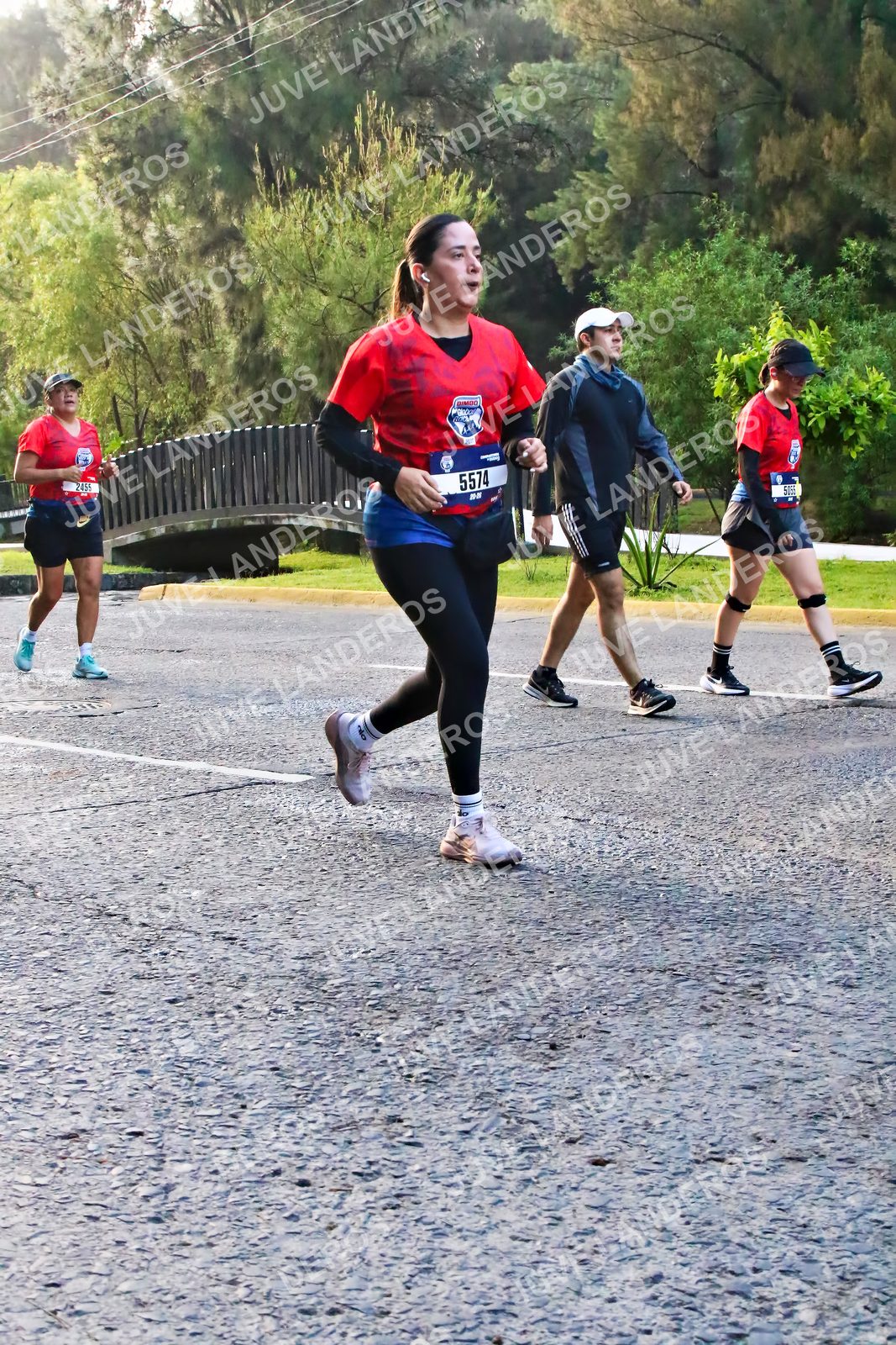 Foto de la CARRERA BIMBO GLOBAL RACE GUADALAJARA en Centro Comercial Andares, Blvd. Puerta de Hierro 4965, Zapopan a las 07:38 · dorsal 5574, 5055