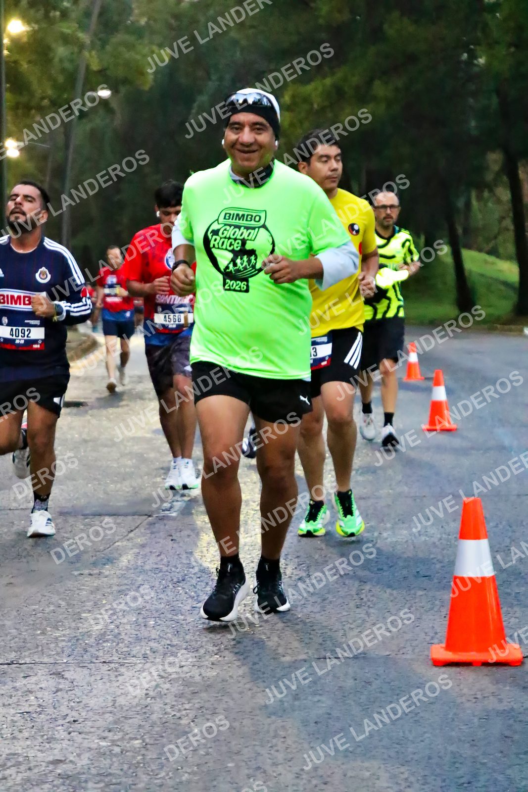 Foto de la CARRERA BIMBO GLOBAL RACE GUADALAJARA en Centro Comercial Andares, Blvd. Puerta de Hierro 4965, Zapopan a las 06:39 · dorsal 4568, 4092