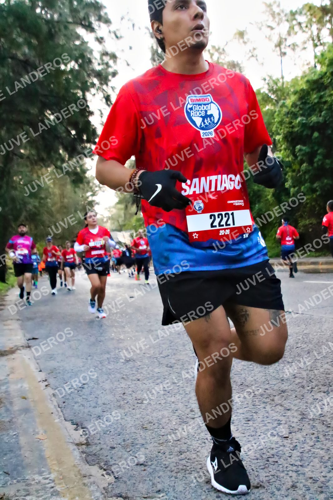 Foto de la CARRERA BIMBO GLOBAL RACE GUADALAJARA en Centro Comercial Andares, Blvd. Puerta de Hierro 4965, Zapopan a las 05:00 · dorsal 2221