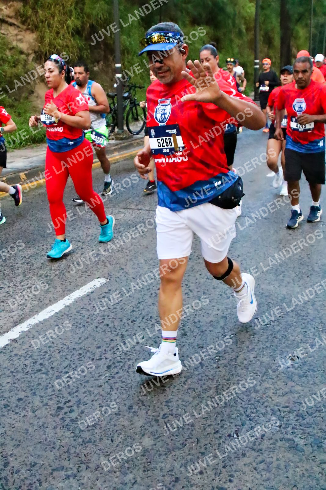 Foto de la CARRERA BIMBO GLOBAL RACE GUADALAJARA en Centro Comercial Andares, Blvd. Puerta de Hierro 4965, Zapopan a las 04:49 · dorsal 5268, 4993, 4249, 3980