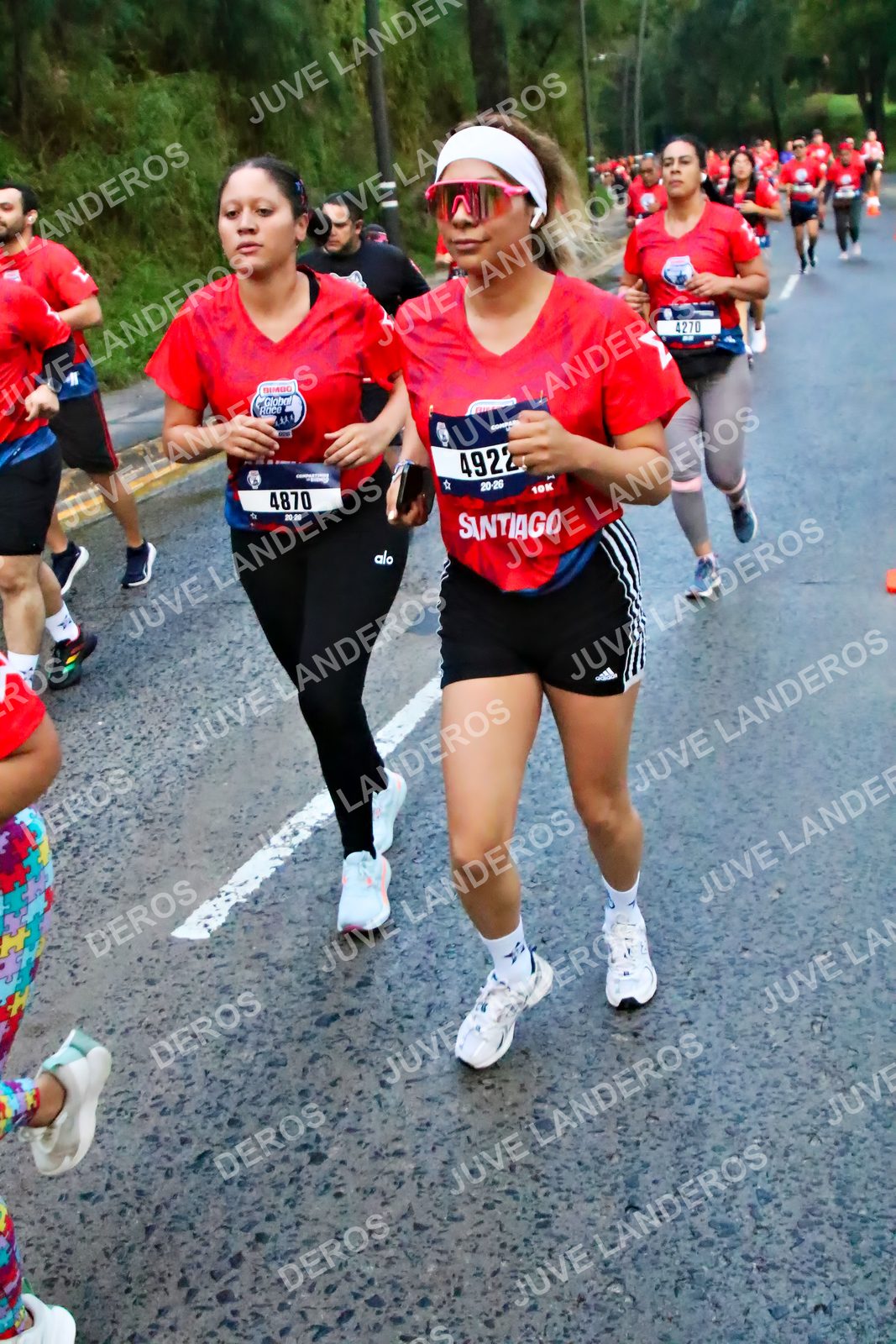 Foto de la CARRERA BIMBO GLOBAL RACE GUADALAJARA en Centro Comercial Andares, Blvd. Puerta de Hierro 4965, Zapopan a las 04:50 · dorsal 4870, 4270, 4922