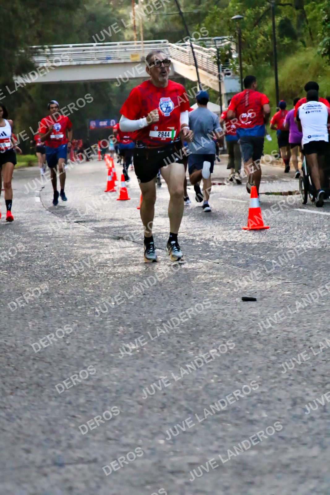 Foto de la CARRERA BIMBO GLOBAL RACE GUADALAJARA en Centro Comercial Andares, Blvd. Puerta de Hierro 4965, Zapopan a las 04:57 · dorsal 2944, 845