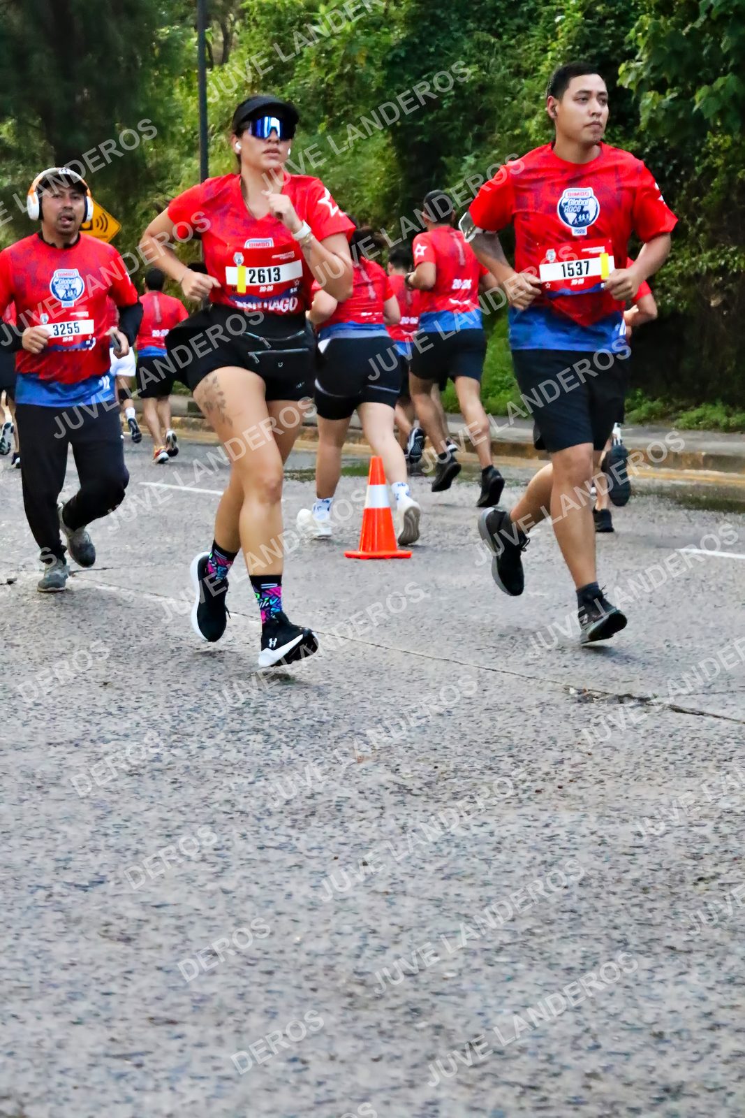 Foto de la CARRERA BIMBO GLOBAL RACE GUADALAJARA en Centro Comercial Andares, Blvd. Puerta de Hierro 4965, Zapopan a las 06:55 · dorsal 2613, 1537, 3255