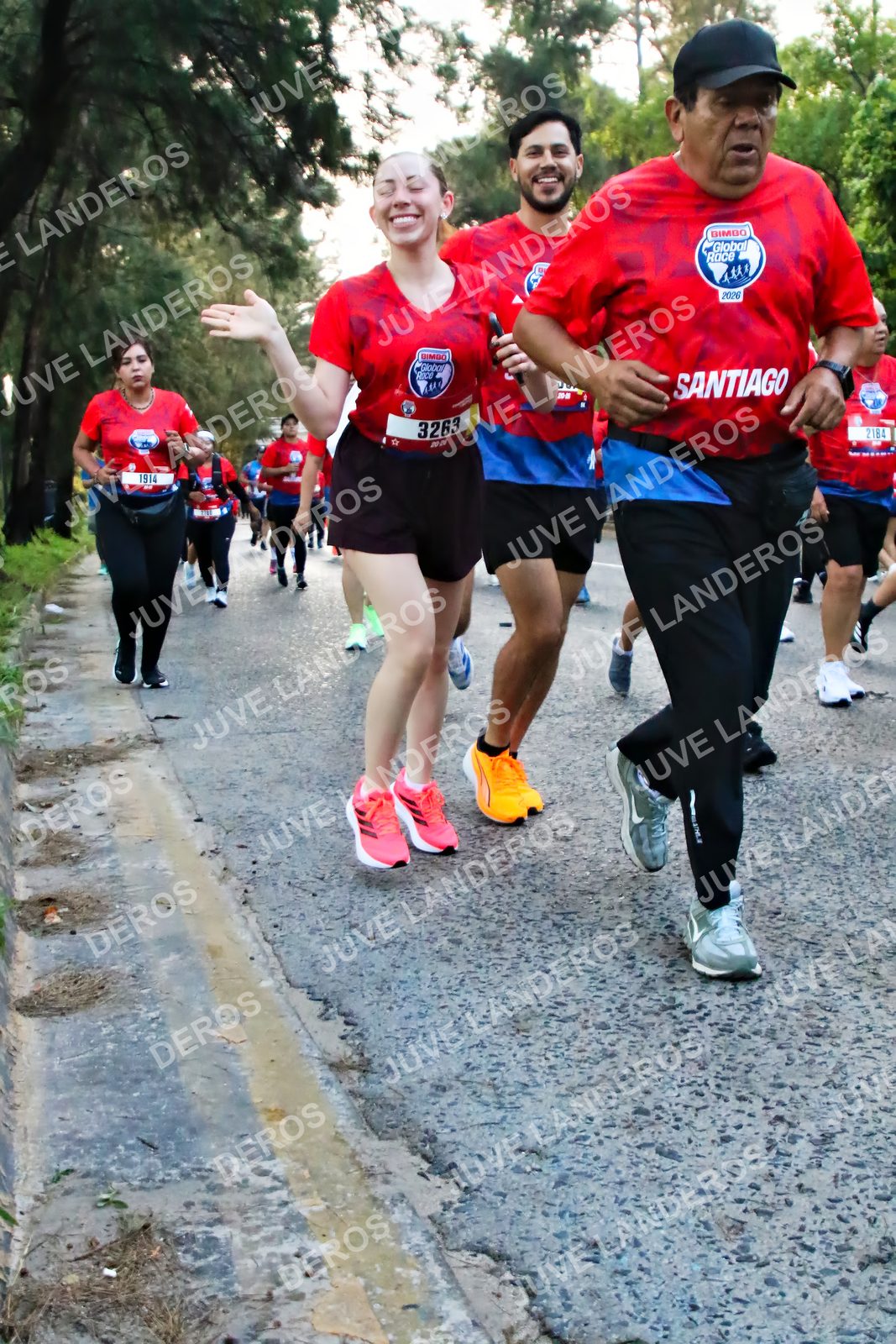 Foto de la CARRERA BIMBO GLOBAL RACE GUADALAJARA en Centro Comercial Andares, Blvd. Puerta de Hierro 4965, Zapopan a las 07:04 · dorsal 1914, 2184, 3263