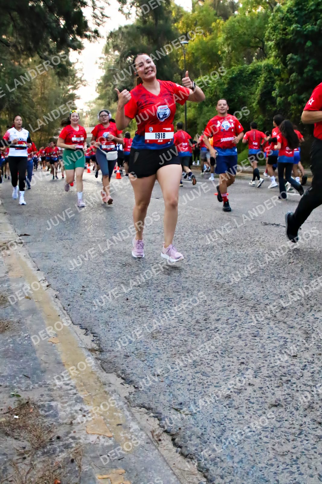 Foto de la CARRERA BIMBO GLOBAL RACE GUADALAJARA en Centro Comercial Andares, Blvd. Puerta de Hierro 4965, Zapopan a las 06:56 · dorsal 1918