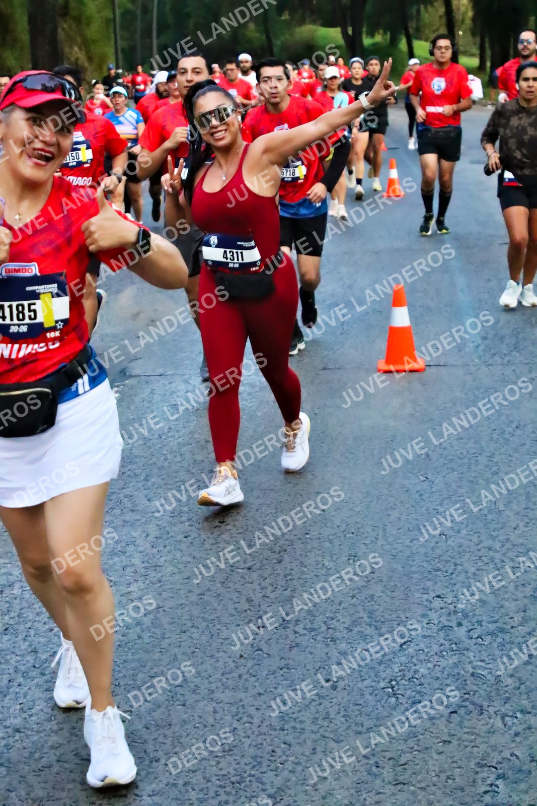 Foto de la CARRERA BIMBO GLOBAL RACE GUADALAJARA en Centro Comercial Andares, Blvd. Puerta de Hierro 4965, Zapopan a las 04:50 · dorsal 4185, 4311